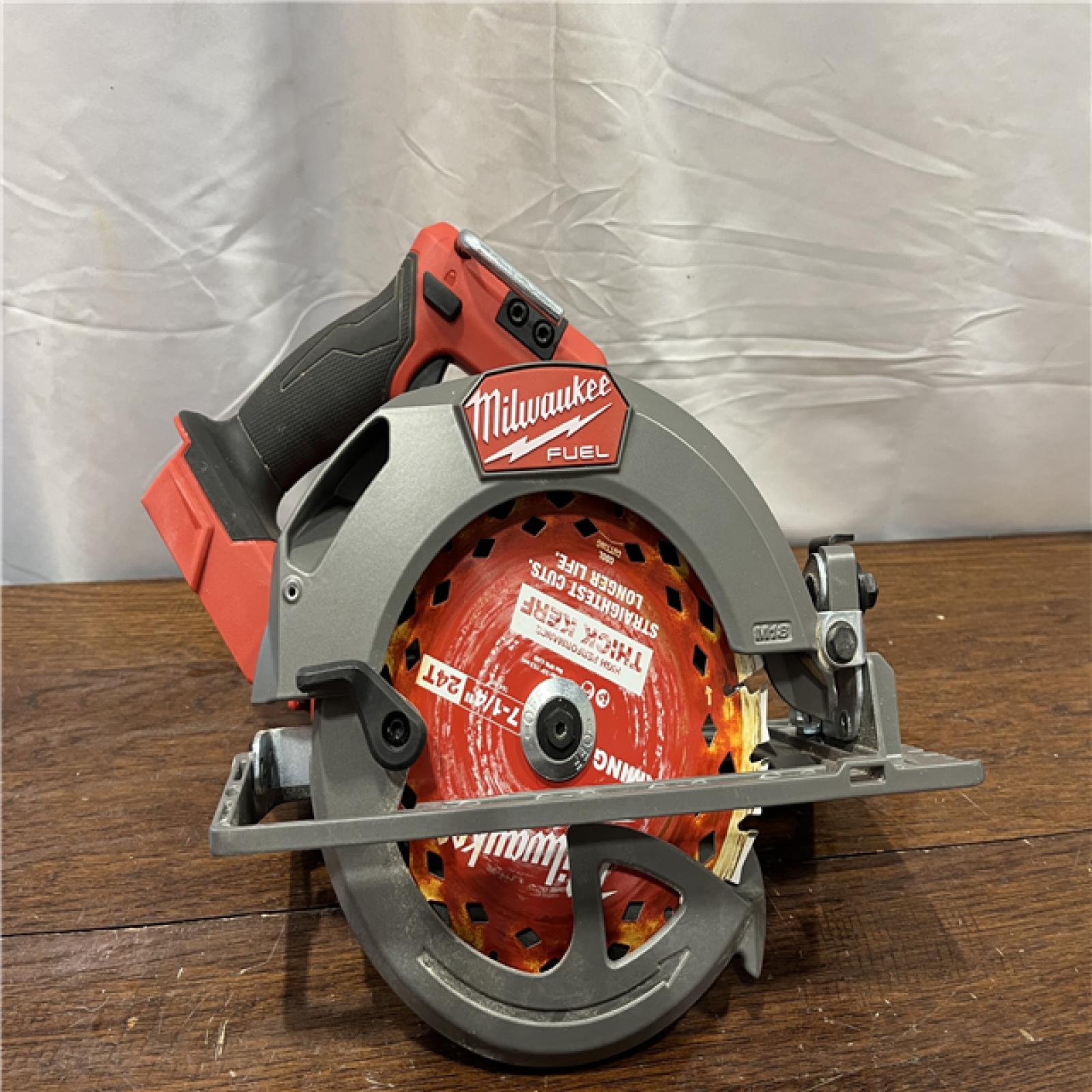 AS-ISMilwaukee M18 FUEL 18V Lithium-Ion Brushless Cordless 7-1/4 in. Circular Saw (Tool-Only)