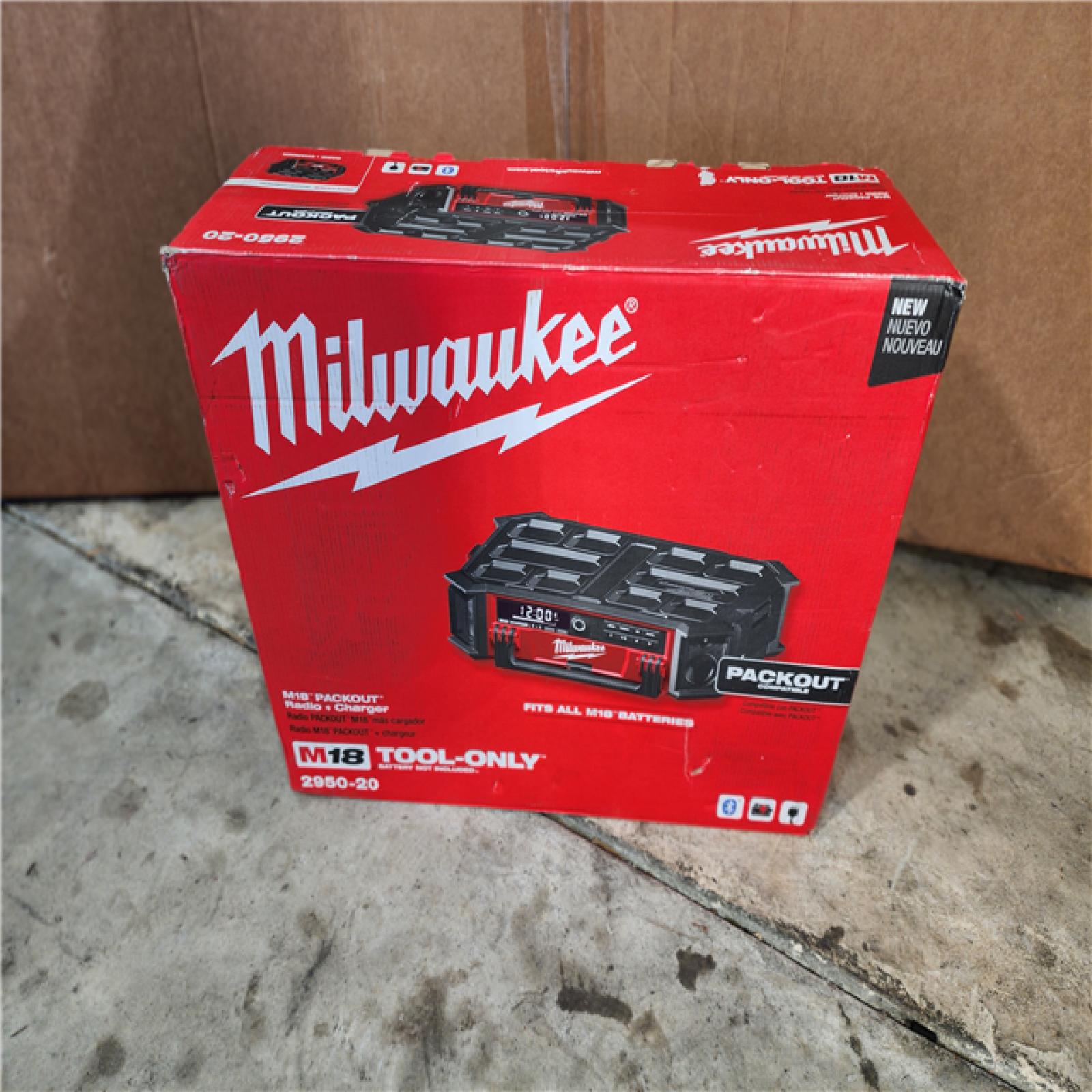 HOUSTON LOCATION - AS-IS Milwaukee 2950-20 18V M18 PACKOUT Lithium-Ion Cordless Radio + Charger (Tool Only)