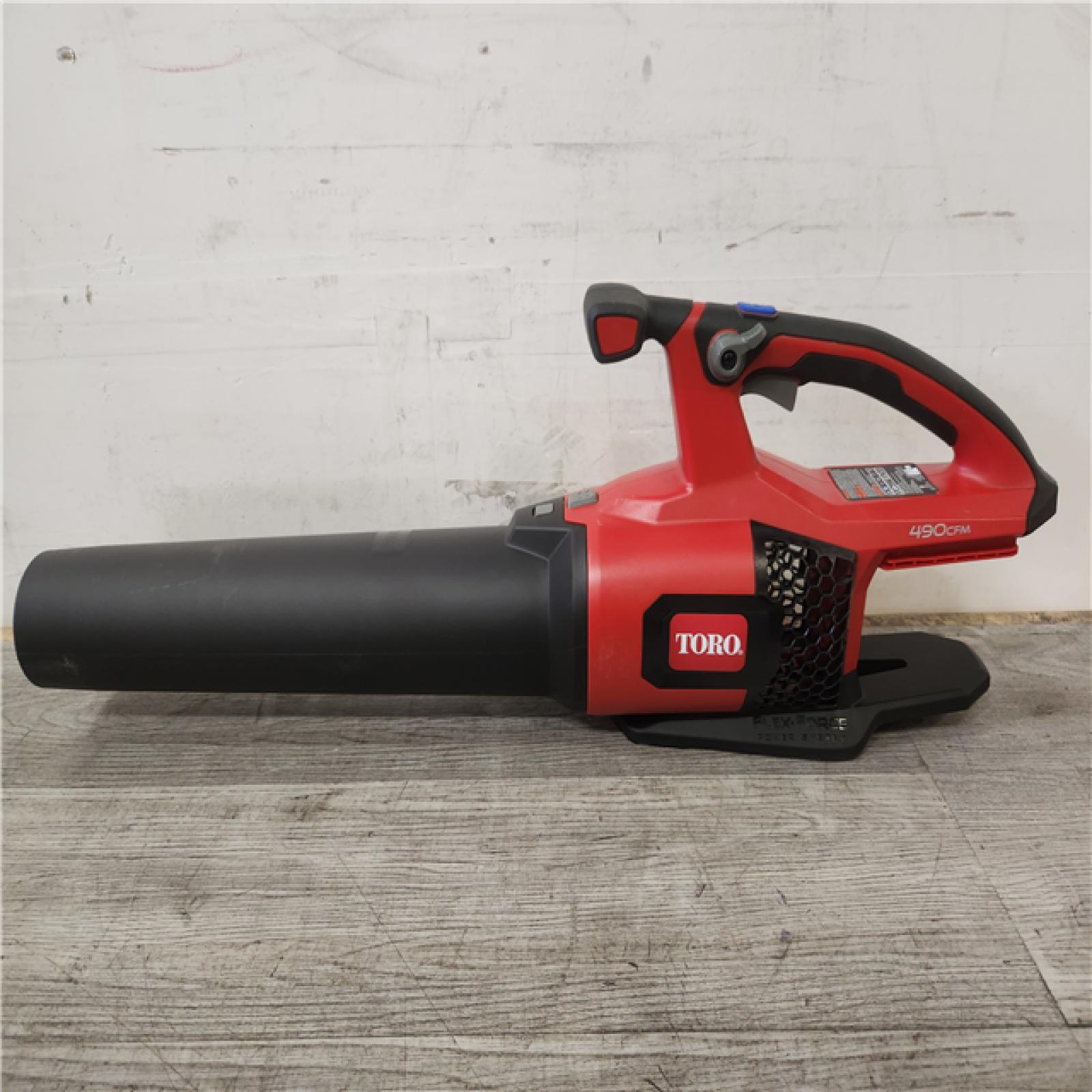 Phoenix Location Toro 60V MAX* 2-Tool Combo Kit: 100 mph Leaf Blower & 13 in. String Trimmer with 2.0Ah Battery