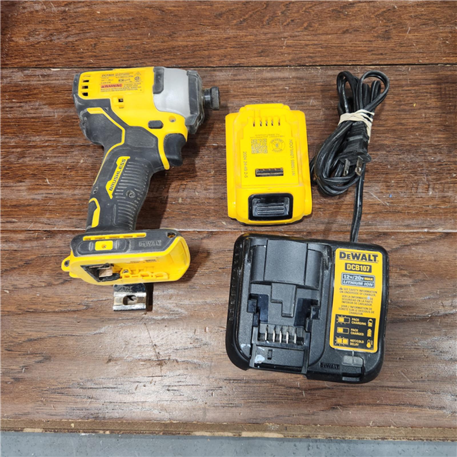 AS-IS DEWALT ATOMIC 20V MAX* Brushless Cordless Compact 1/4 in. Impact Driver Kit