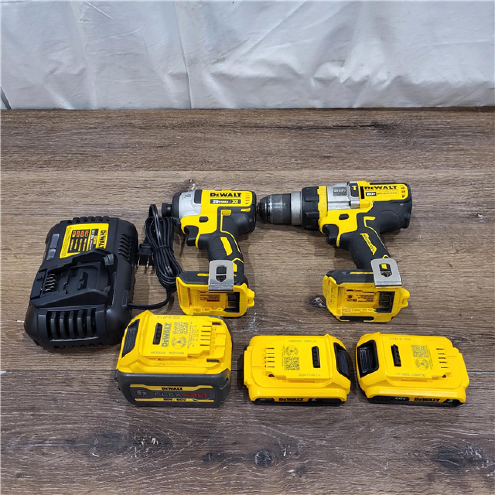 AS-IS 20V MAX Cordless Brushless Hammer Drill/Driver 2 Tool Combo Kit with FLEXVOLT ADVANTAGE