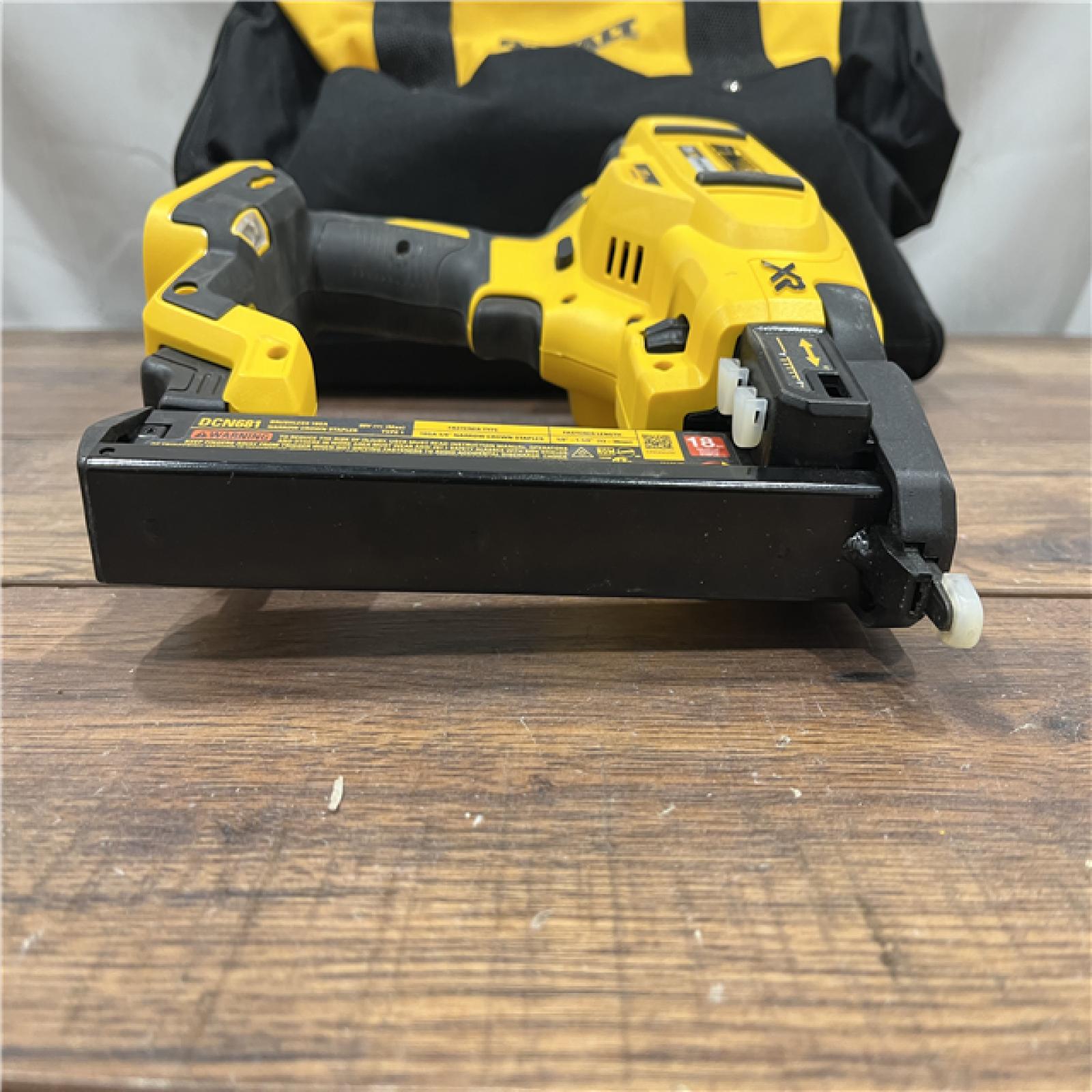 AS-IS DEWALT in Box DEWALT DCN681D1 20V 18Ga Stapler Kit