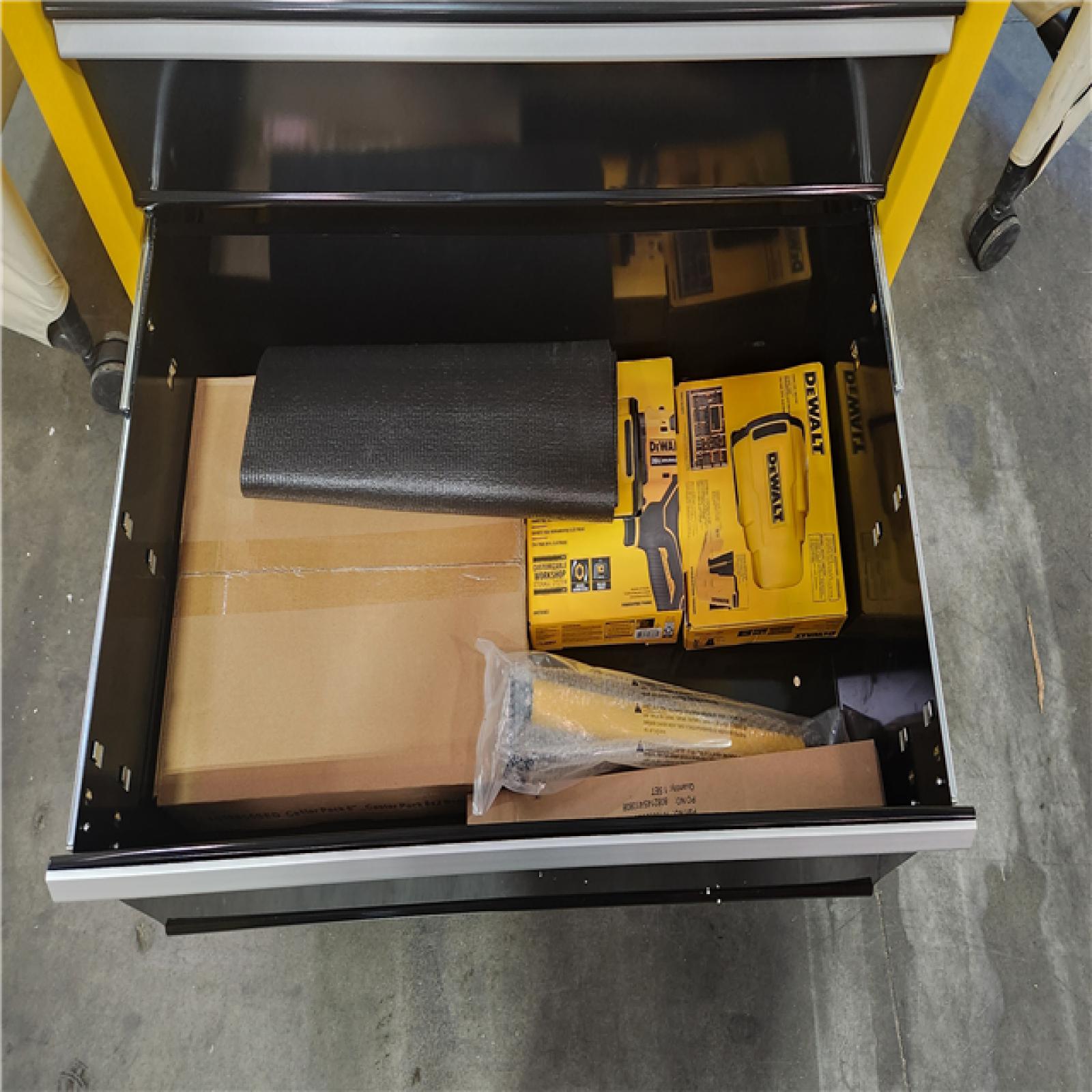 CALIFORNIA AS-IS DEWALT 37 WIDE 5 DRAWER ROLLING TOOL CABINET