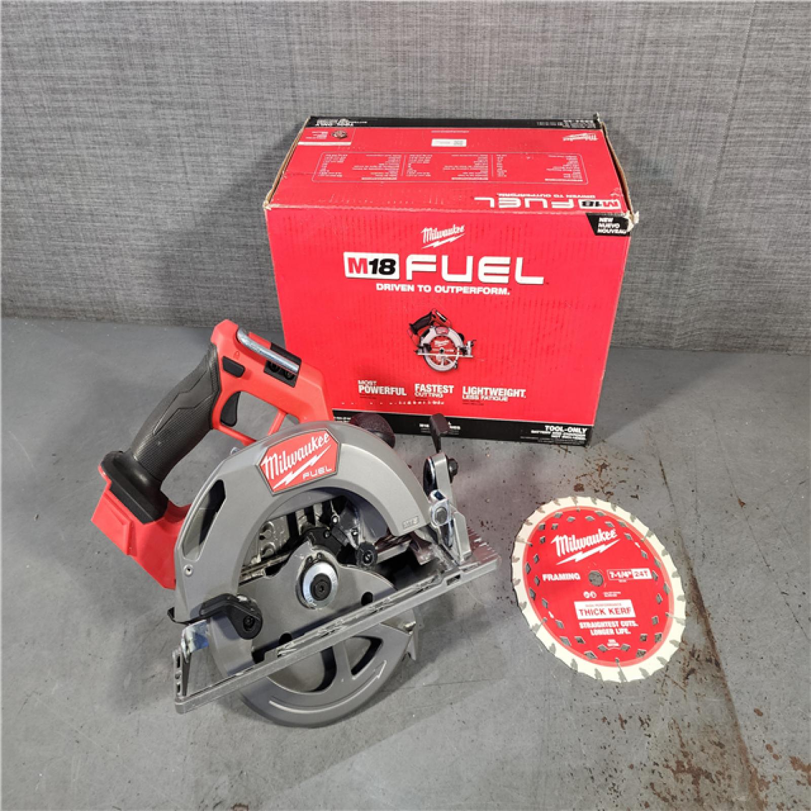 HOUSTON LOCATION - AS-IS Milwaukee M18 FUEL 18V Lithium-Ion Brushless Cordless 7-1/4 in. Circular Saw (Tool-Only)