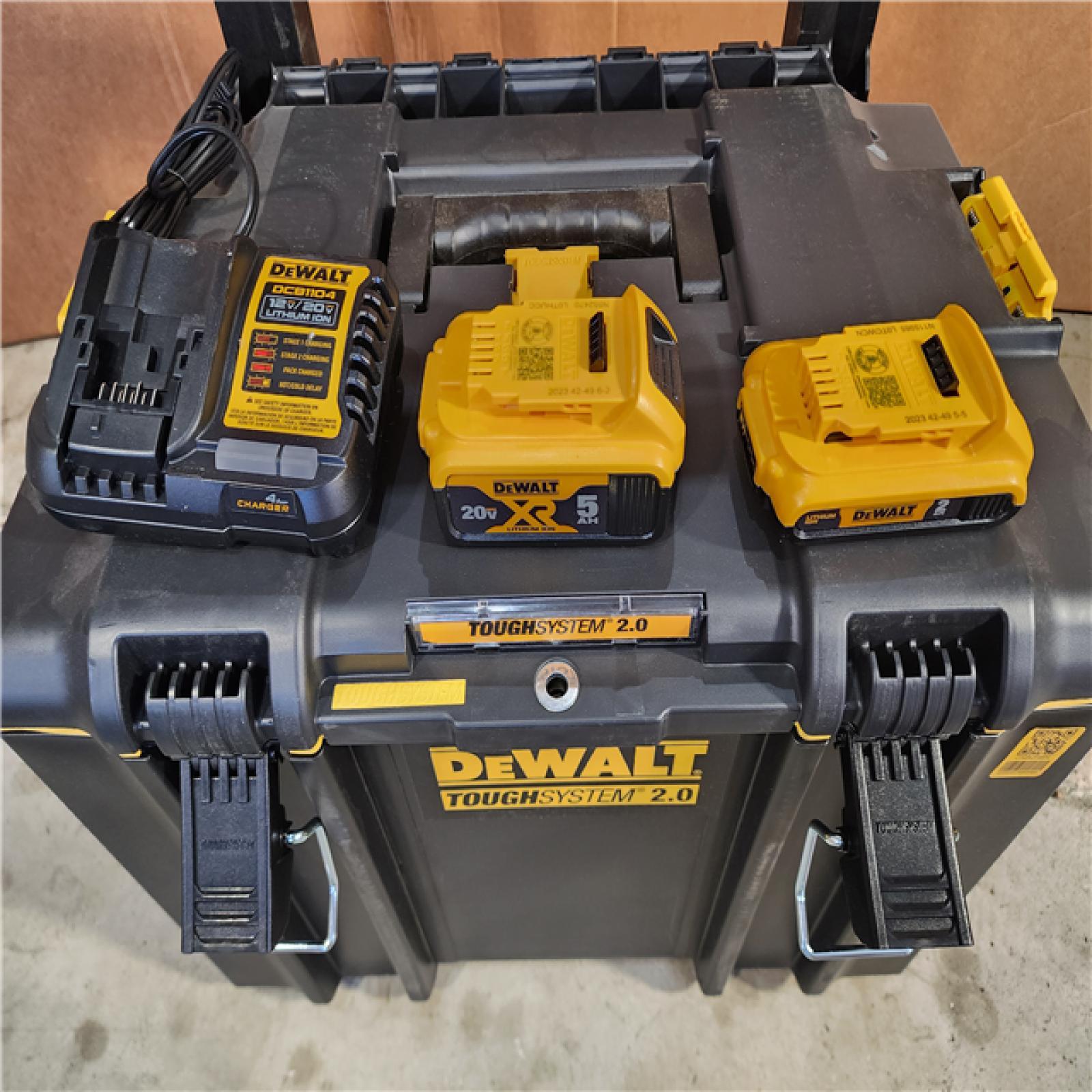 HOUSTON LOCATION - AS-IS (APPEARS LIKE NEW) Dewalt 20-Volt MAX ToughSystem Lithium-Ion 6-Tool Cordless Combo Kit