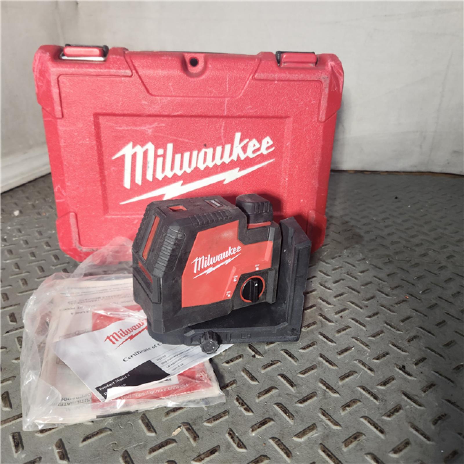 HOUSTON LOCATION - AS-ISMilwaukee 3522-21 4V Lithium-Ion Cordless USB Rechargeable Green Beam Cross-Line & Plumb Points Laser