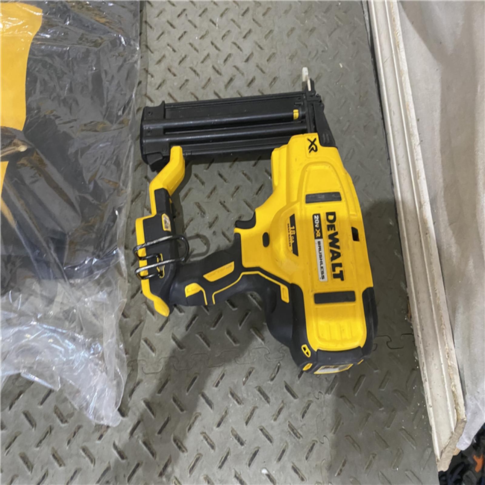 Houston location AS-IS DEWALT 20V MAX XR 18 Gauge Brad Nailer Kit