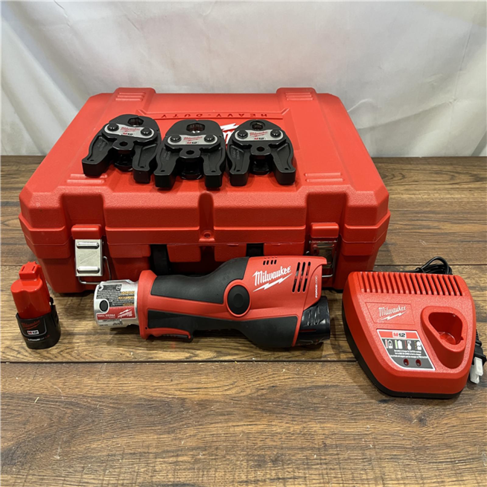 AS IS Milwaukee M12 Force Logic Press Tool 1/2 in. to 1 in. Kit