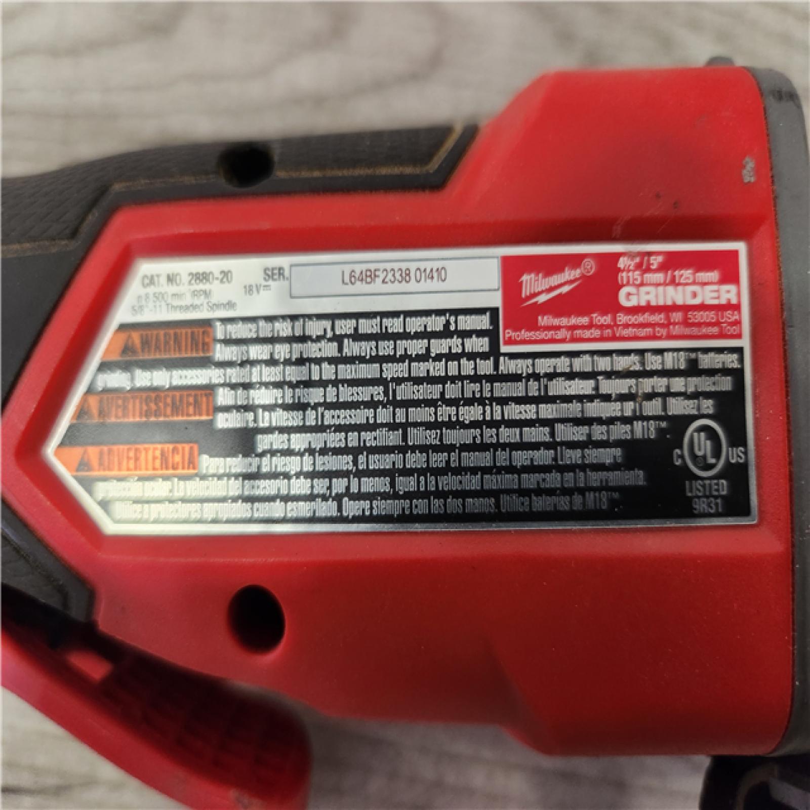 Phoenix Location Milwaukee M18 FUEL 18V Lithium-Ion Brushless Cordless 4-1/2 in./5 in. Grinder w/Paddle Switch (Tool-Only)