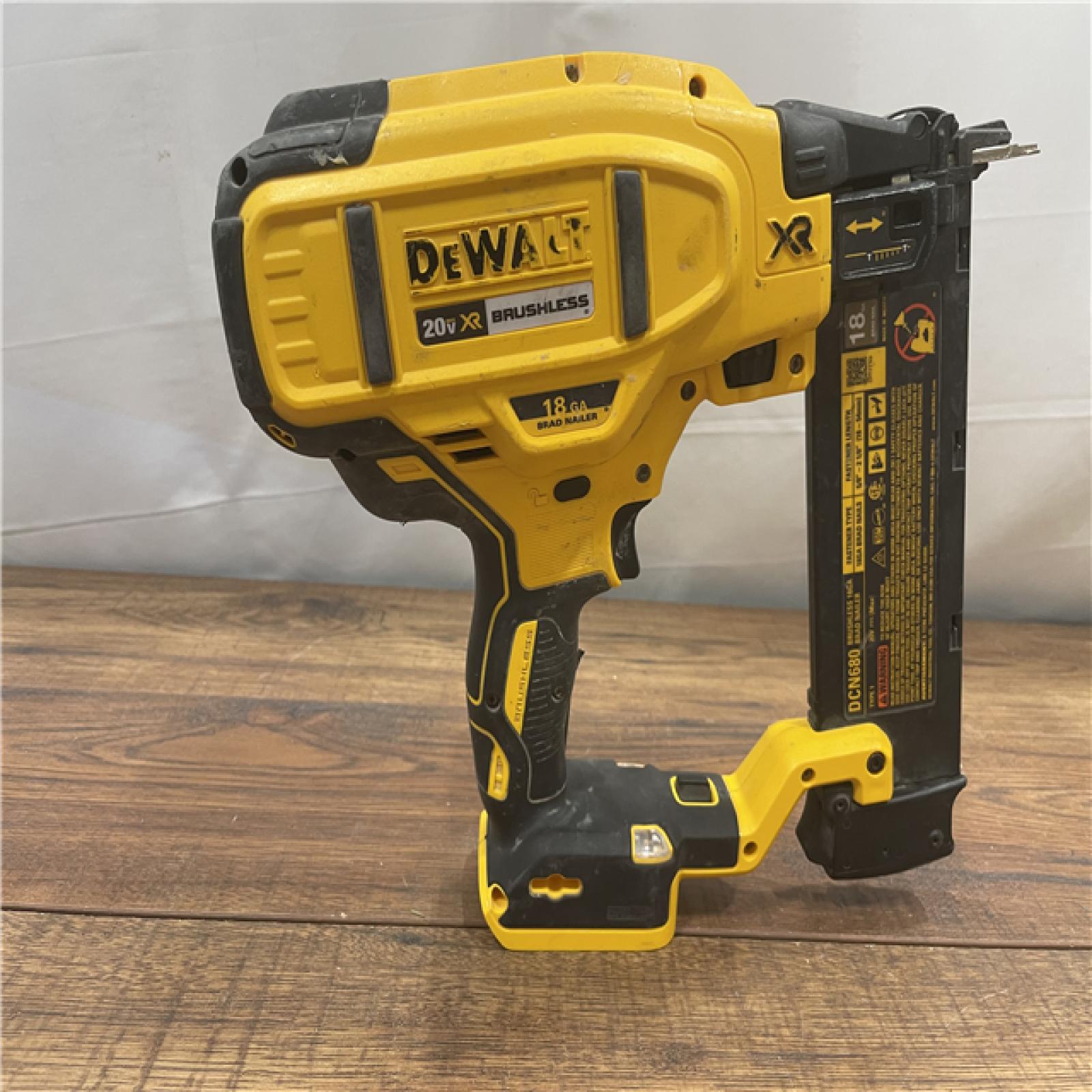 AS-IS DEWALT 20V MAX XR 18 Gauge Brad Nailer Kit