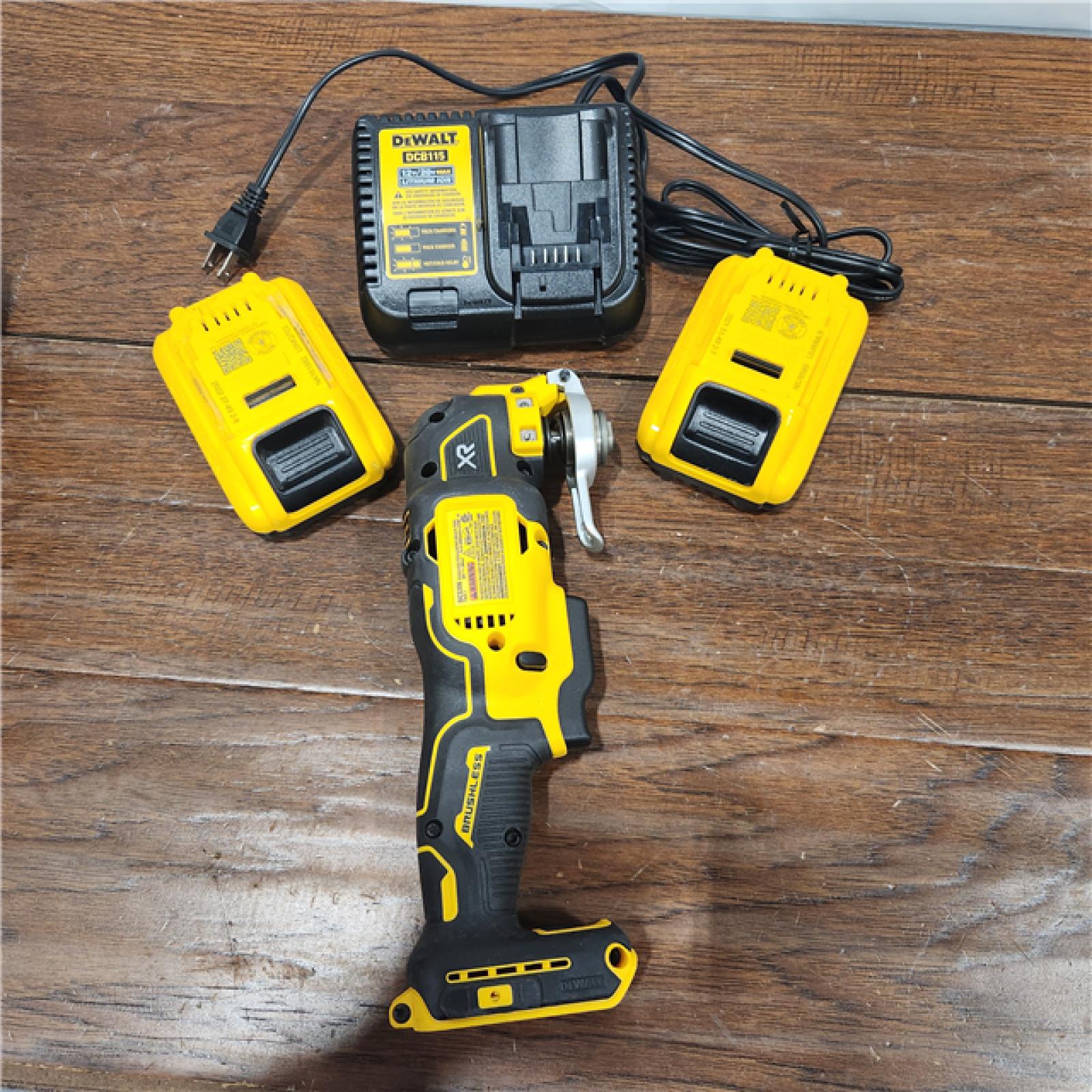 NEW DEWALT ATOMIC 20V MAX* Oscillating Tool, Brushless Cordless, Oscillating, 4ah Battery, Charger and Kit Bag (DCS354Q1)