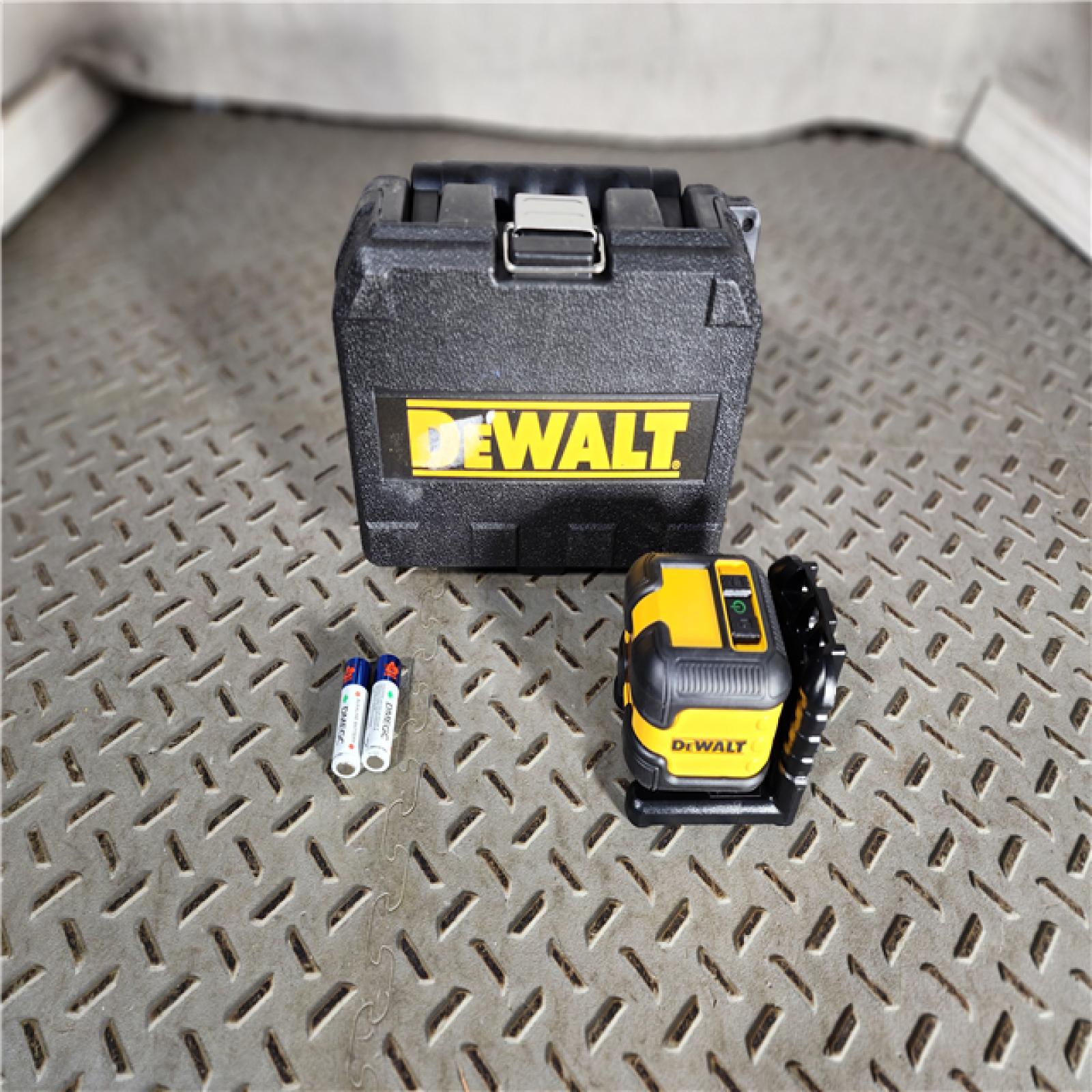 HOUSTON LOCATION - AS-IS (APPEARS LIKE NEW) DEWALT 55 ft. Green Self-Leveling Cross Line Laser Level with (2) AA Batteries & Case