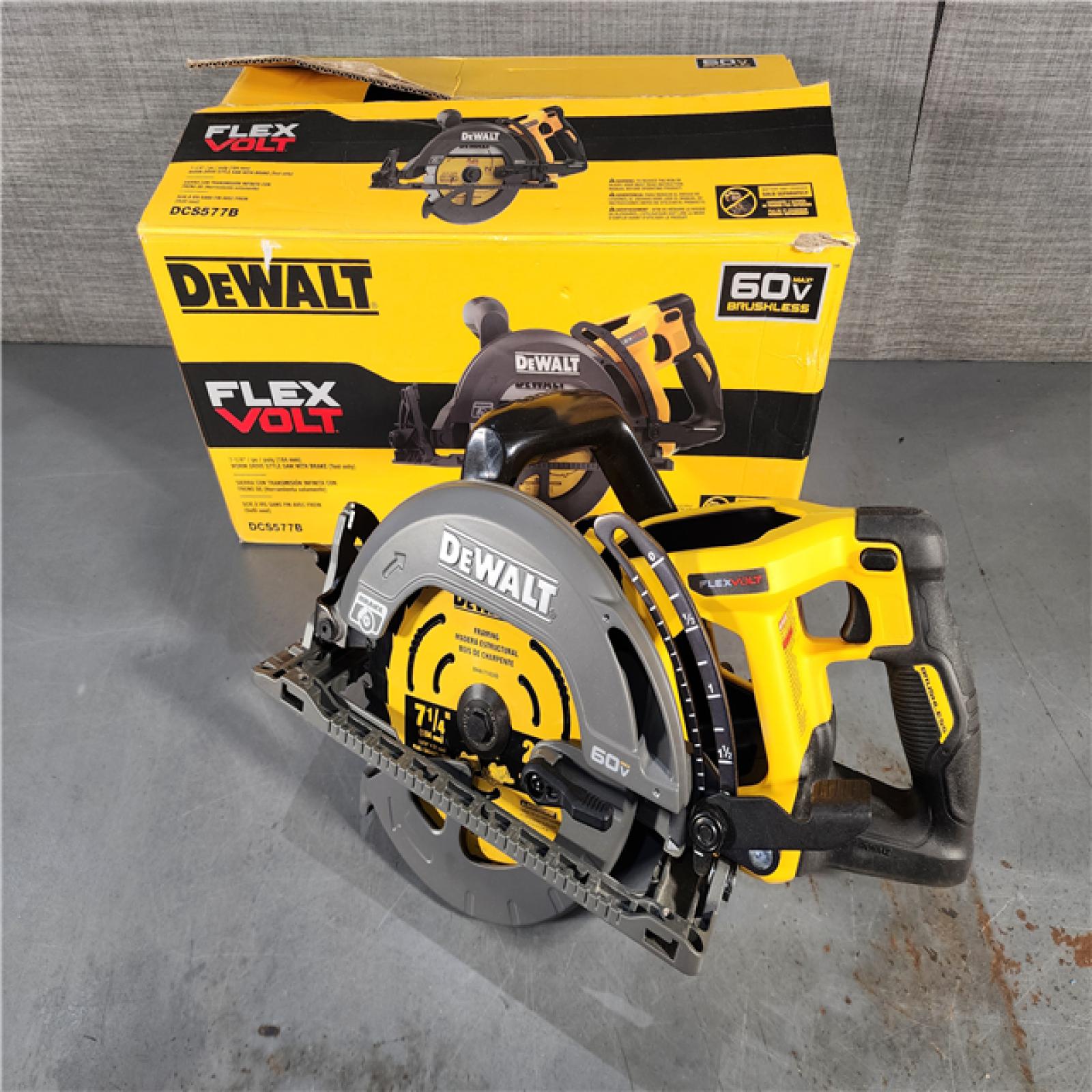 HOUSTON LOCATION - AS-IS DEWALT FLEXVOLT 60V MAX Cordless Brushless 7-1/4 in. Wormdrive Style Circular Saw (Tool Only)