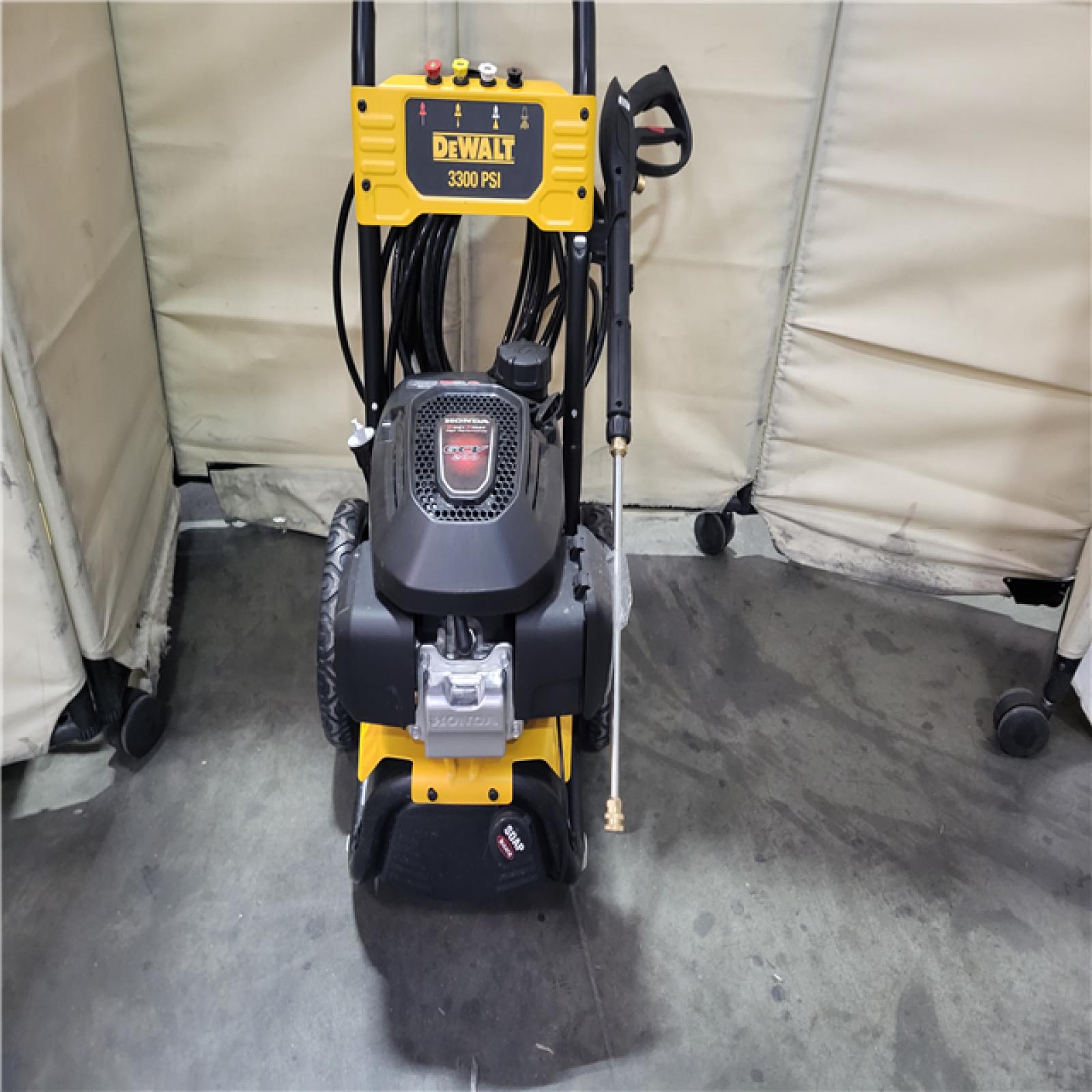 CALIFORNIA AS-IS DEWALT HIGH PERFORMANCE EASY START HONDA GVC 200 3300 PSI GAS PRESSURE WASHER