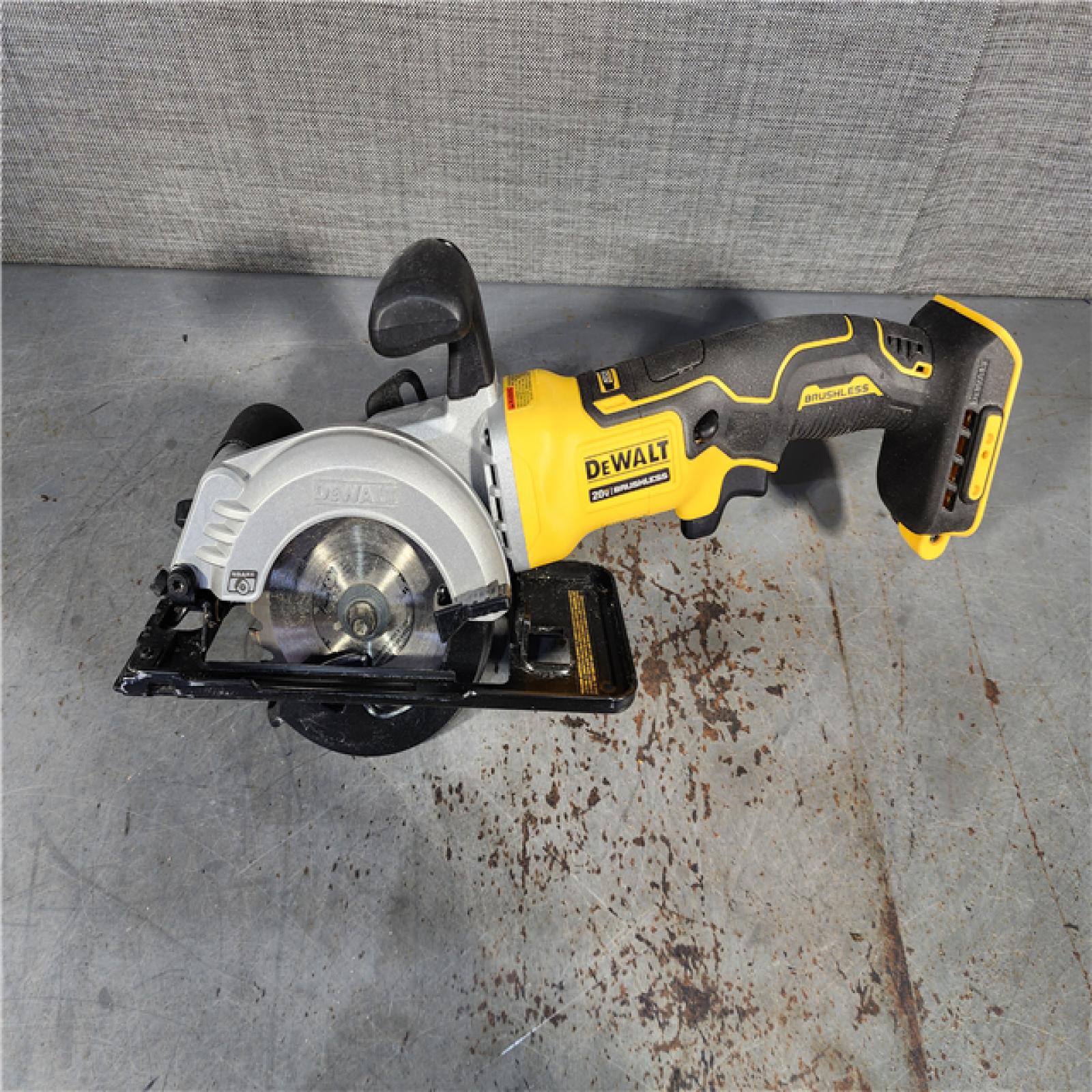 HOUSTON LOCATION - AS-IS DEWALT ATOMIC 20V MAX Cordless Brushless 4-1/2 in. Circular Saw (Tool Only)