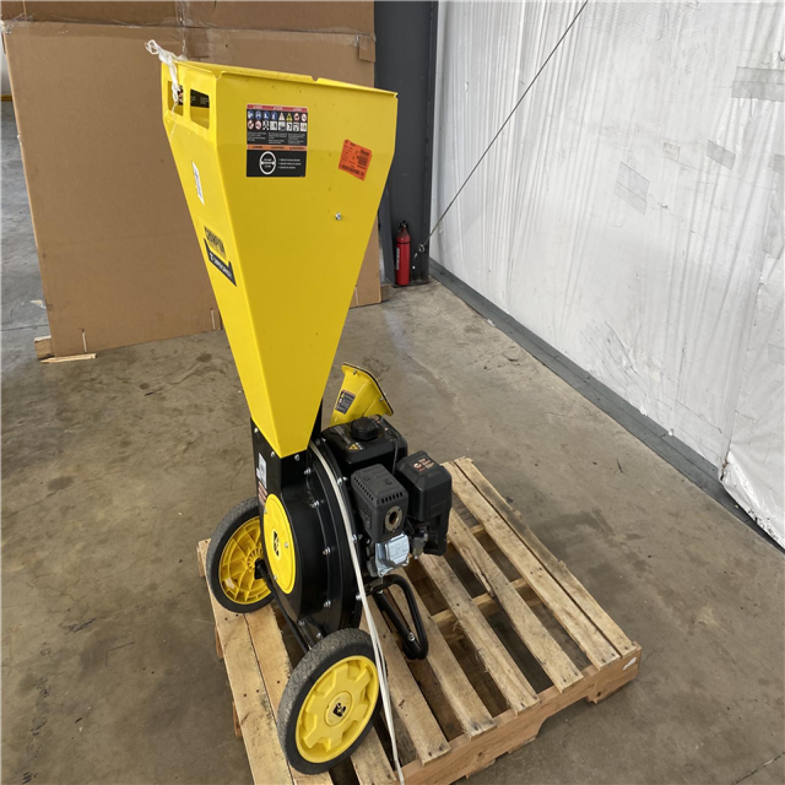 Houston Location - AS-IS CHAMPION 3in. Chipper Capacity Log Splitter