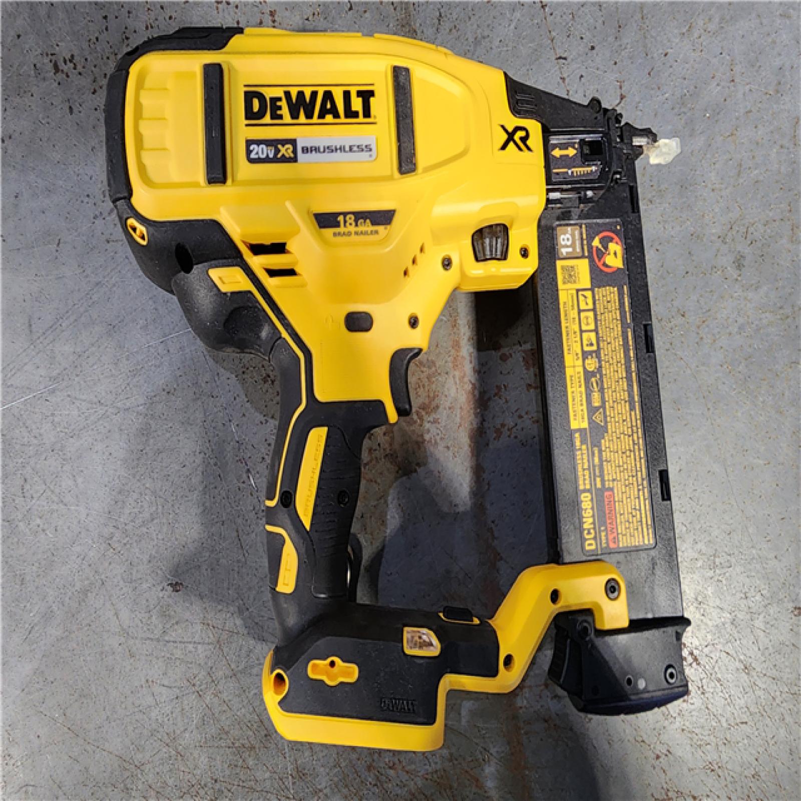 HOUSTON LOCATION - AS-IS DEWALT 20V MAX XR 18 Gauge Brad Nailer Kit