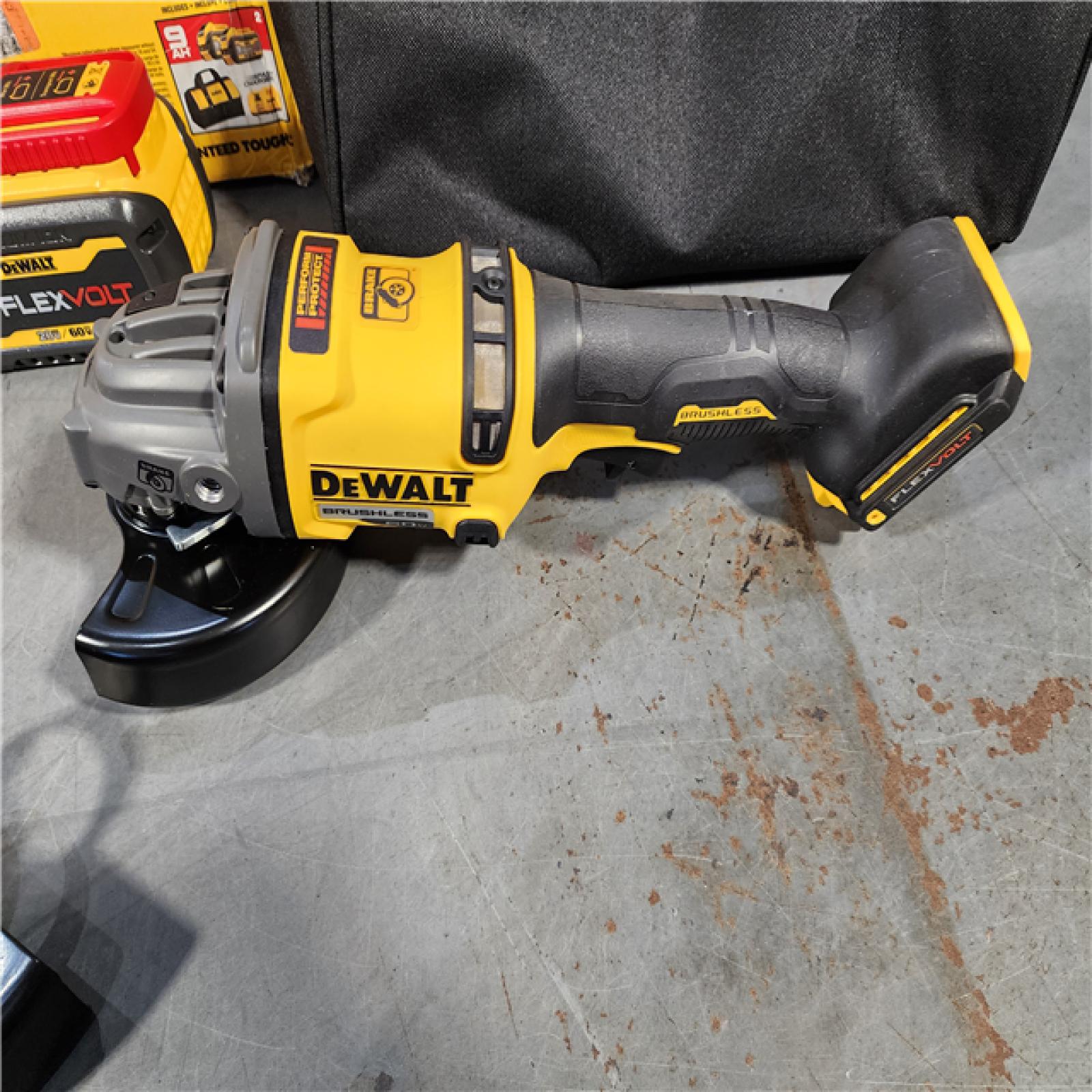 HOUSTON LOCATION - AS-IS (APPEARS LIKE NEW) DeWalt Flexvolt 60V Max Cordless Grinder  4.5 in; 6 in  Kit  1 KT (115-DCG418X2)