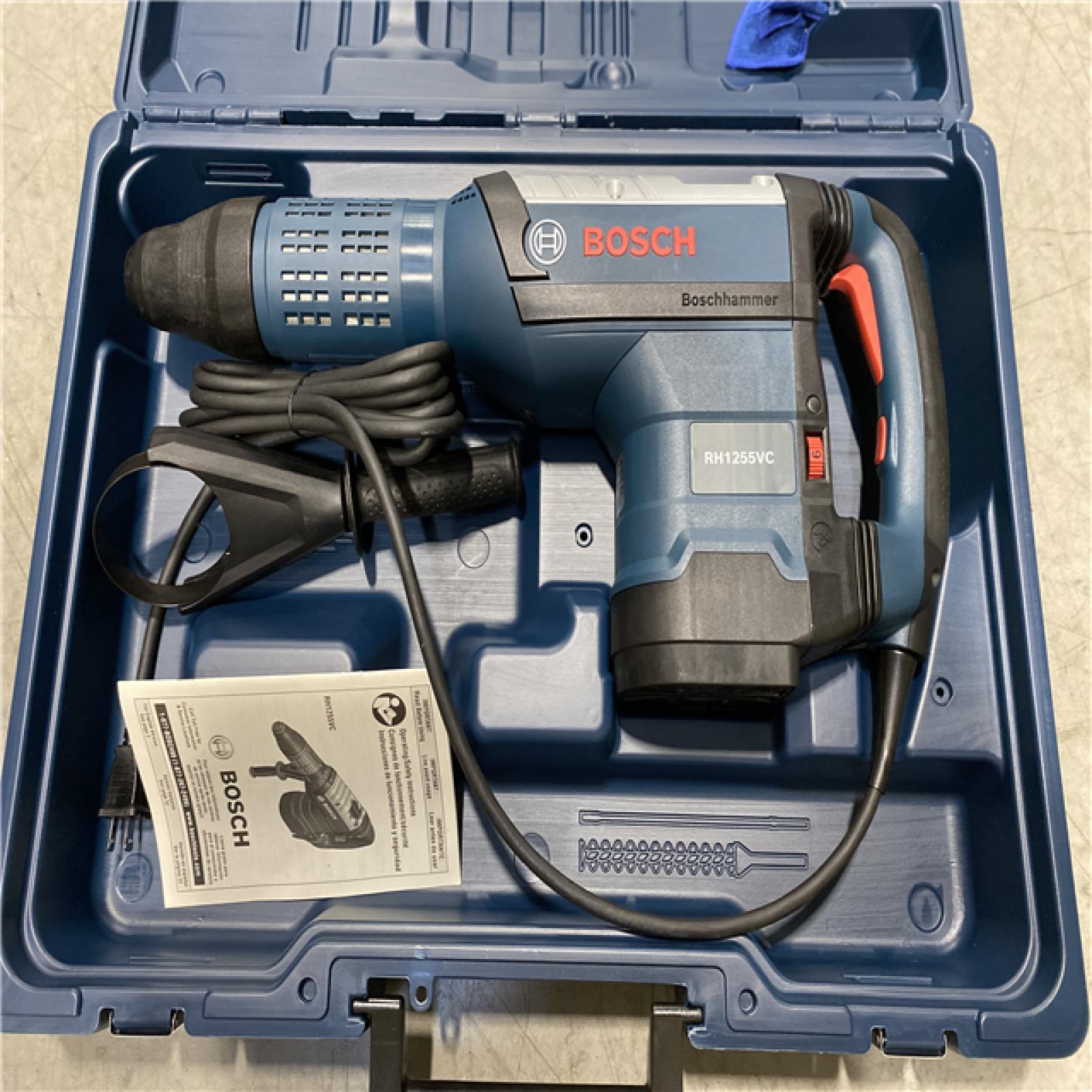 DALLAS LOCATION - LIKE NEW! Bosch 15 Amp 2 in. Corded Variable Speed SDS-Max Concrete/Masonry Rotary Hammer Drill with Carrying Case