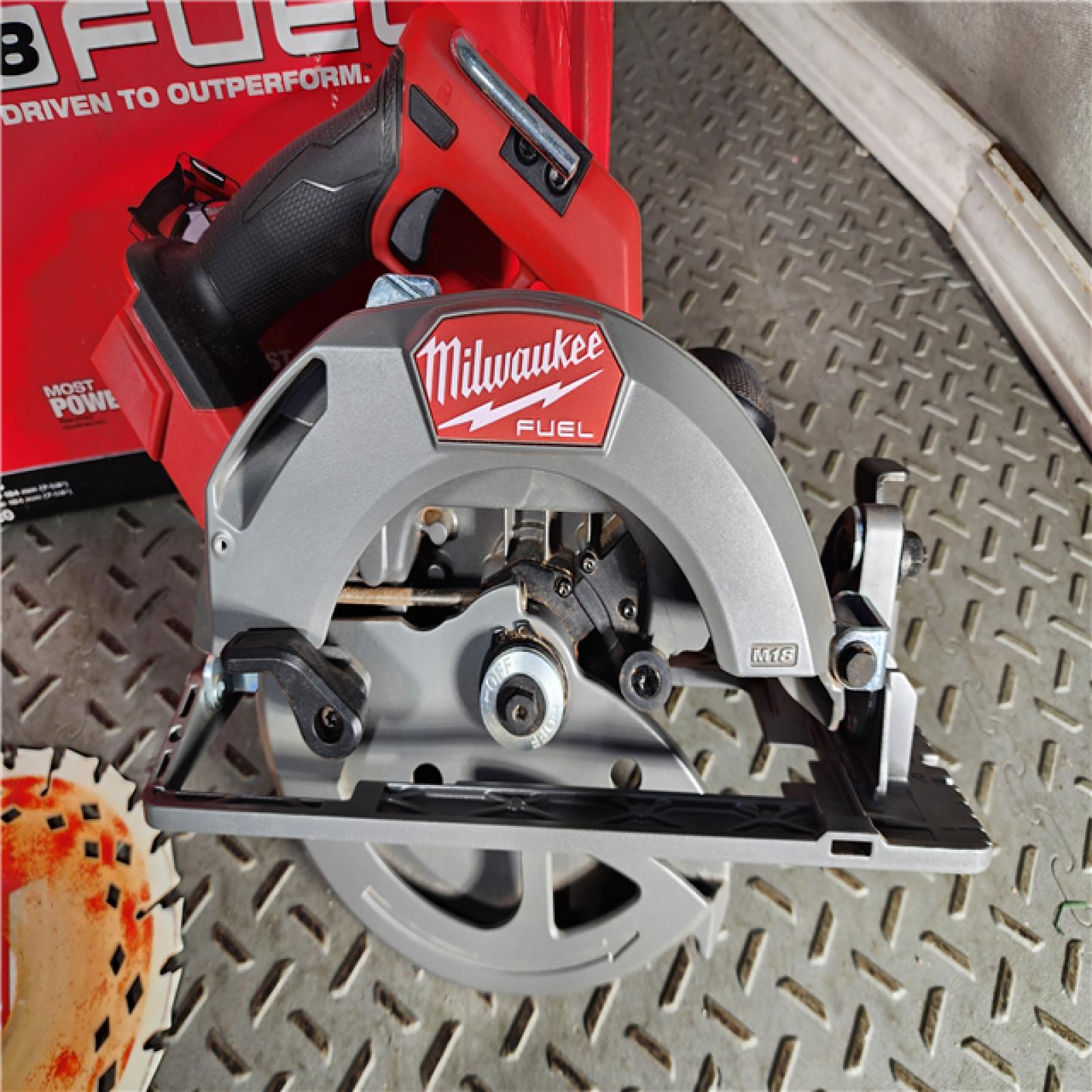 HOUSTON LOCATION - AS-IS MILWAUKEE CIRCULAR SAW 7-1/4 (TOOL ONLY)