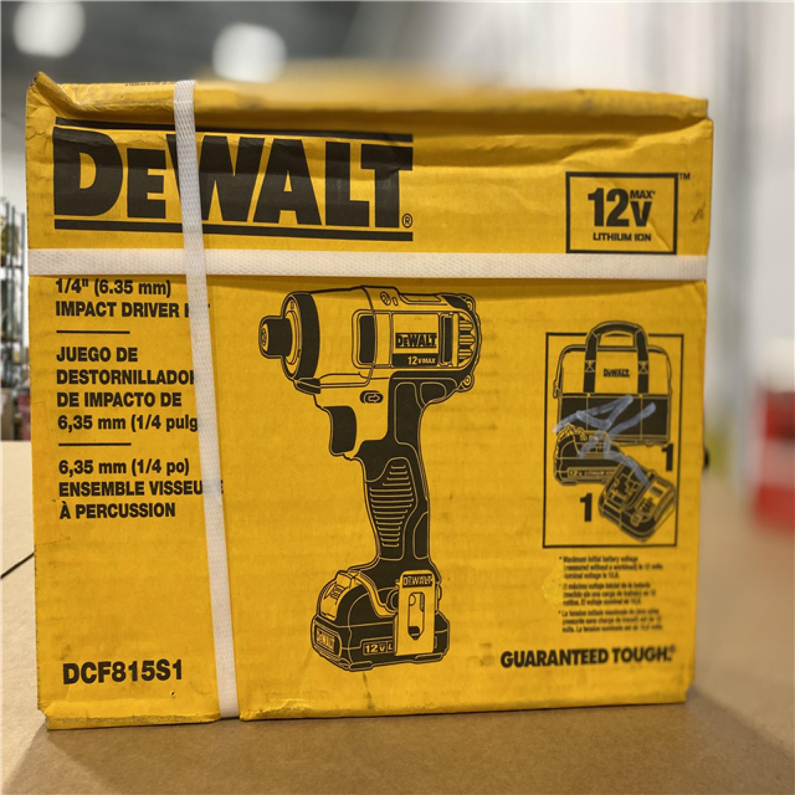 NEW! - DEWALT 1/4 impact driver kit