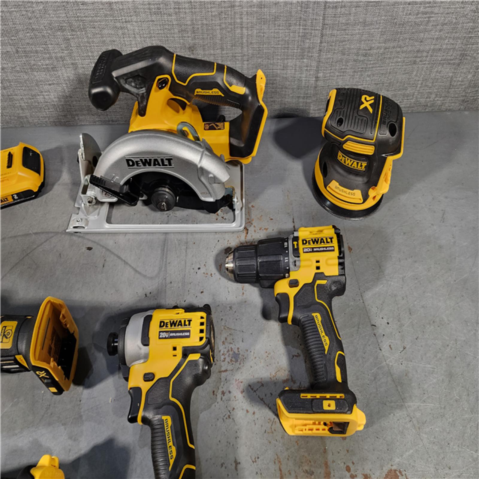 HOUSTON LOCATION - AS-IS (APPEARS LIKE NEW) Dewalt 20-Volt MAX ToughSystem Lithium-Ion 6-Tool Cordless Combo Kit