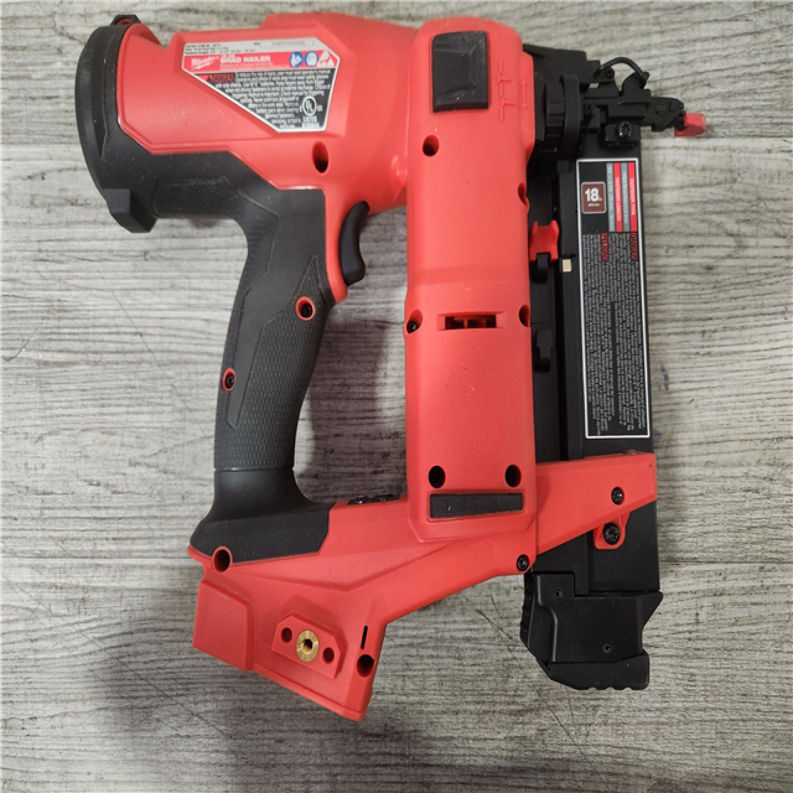 Phoenix Location Milwaukee M18 FUEL 18-Volt Lithium-Ion Brushless Cordless Gen II 18-Gauge Brad Nailer (Tool-Only)