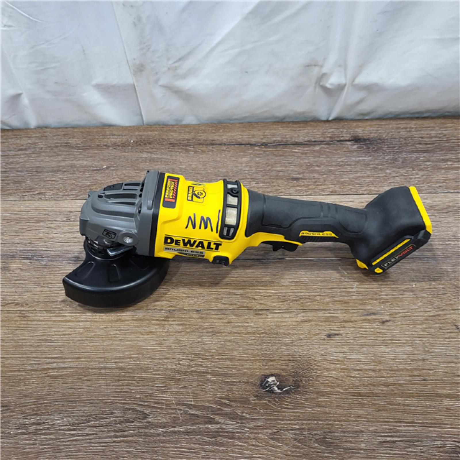 AS-IS DeWalt FLEXVOLT 60V MAX Cordless Grinder  4.5 - 6   9000 RPM  1 EA (115-DCG418B) (ONLY TOOL)