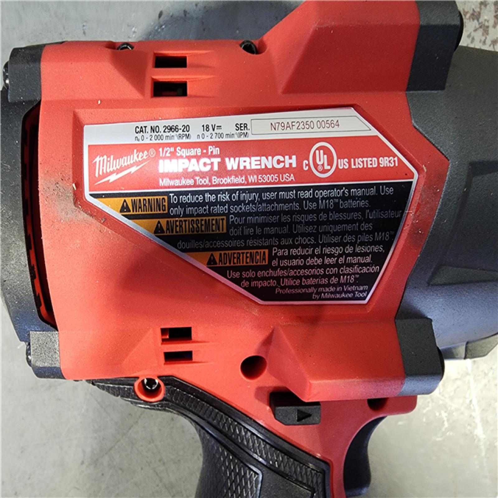 HOUSTON LOCATION - AS-IS MILWAUKEE 2 TOOL COMBO KIT W/ (2) BATTERY & CHARGER