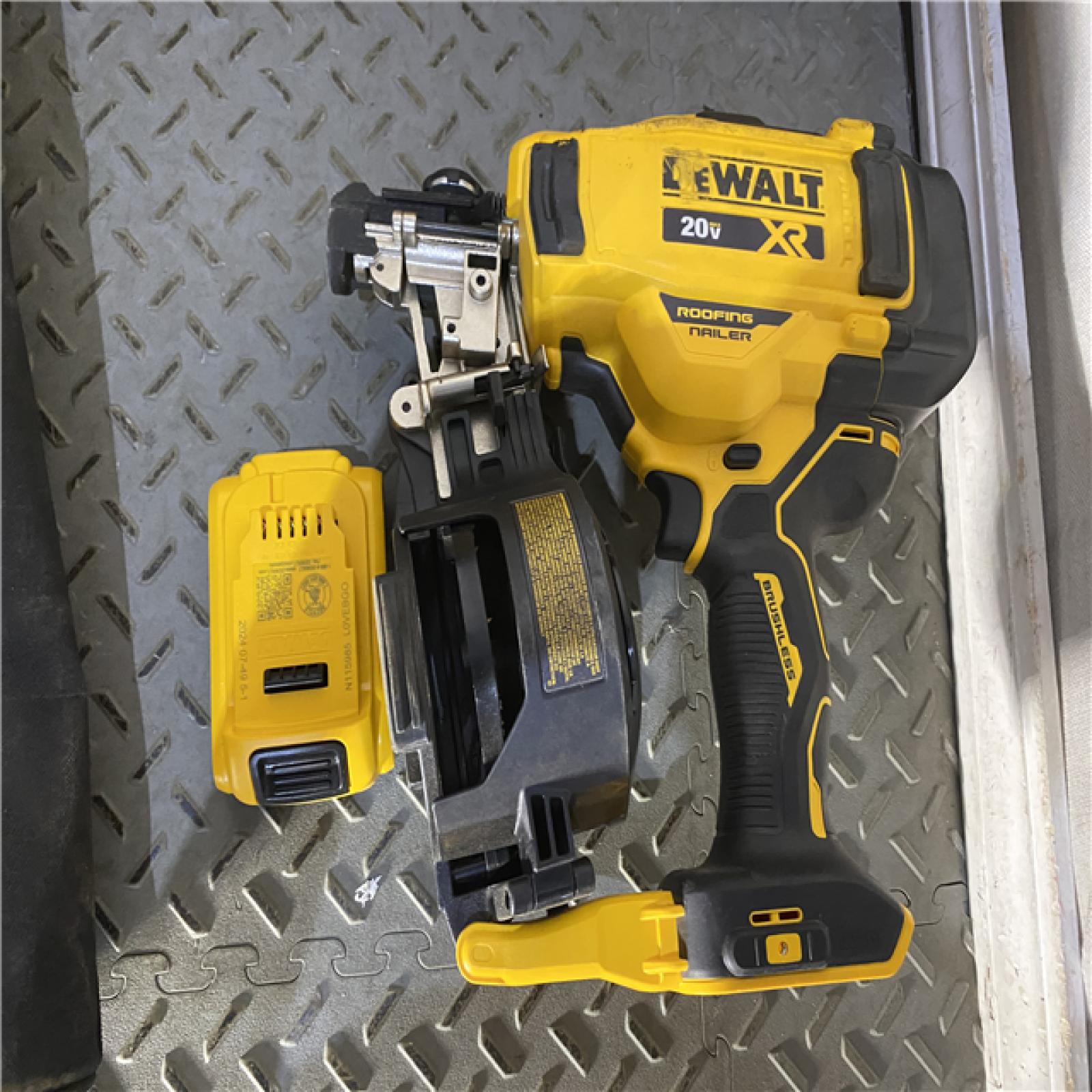 Houston location AS-IS Dewalt Stanley  Black & Decker 2007898 Roofing Nailer Cordless