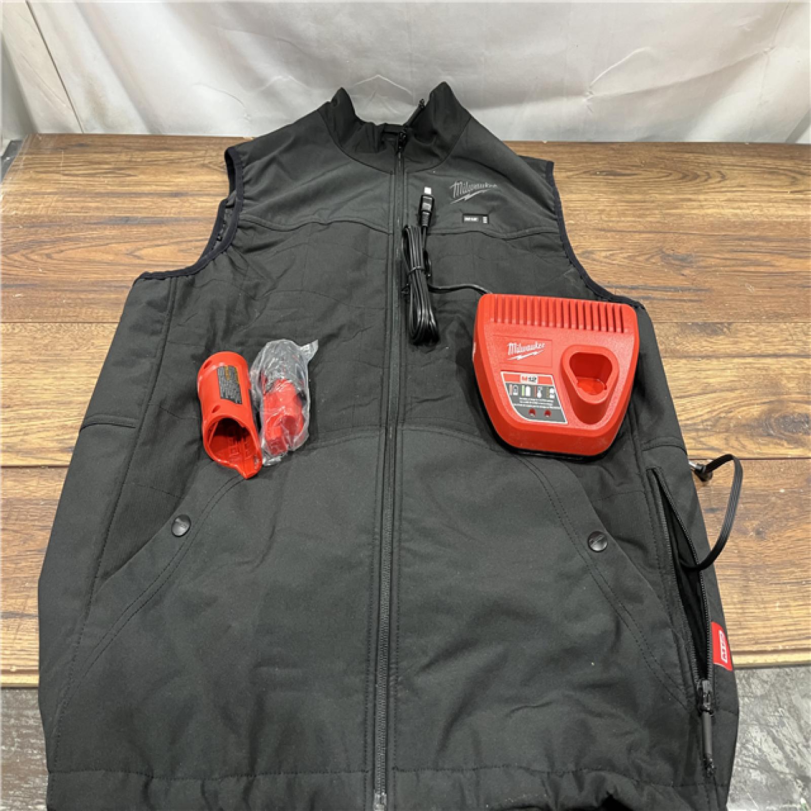 AS IS Milwaukee XL Unisex Heated Vest Kit Black