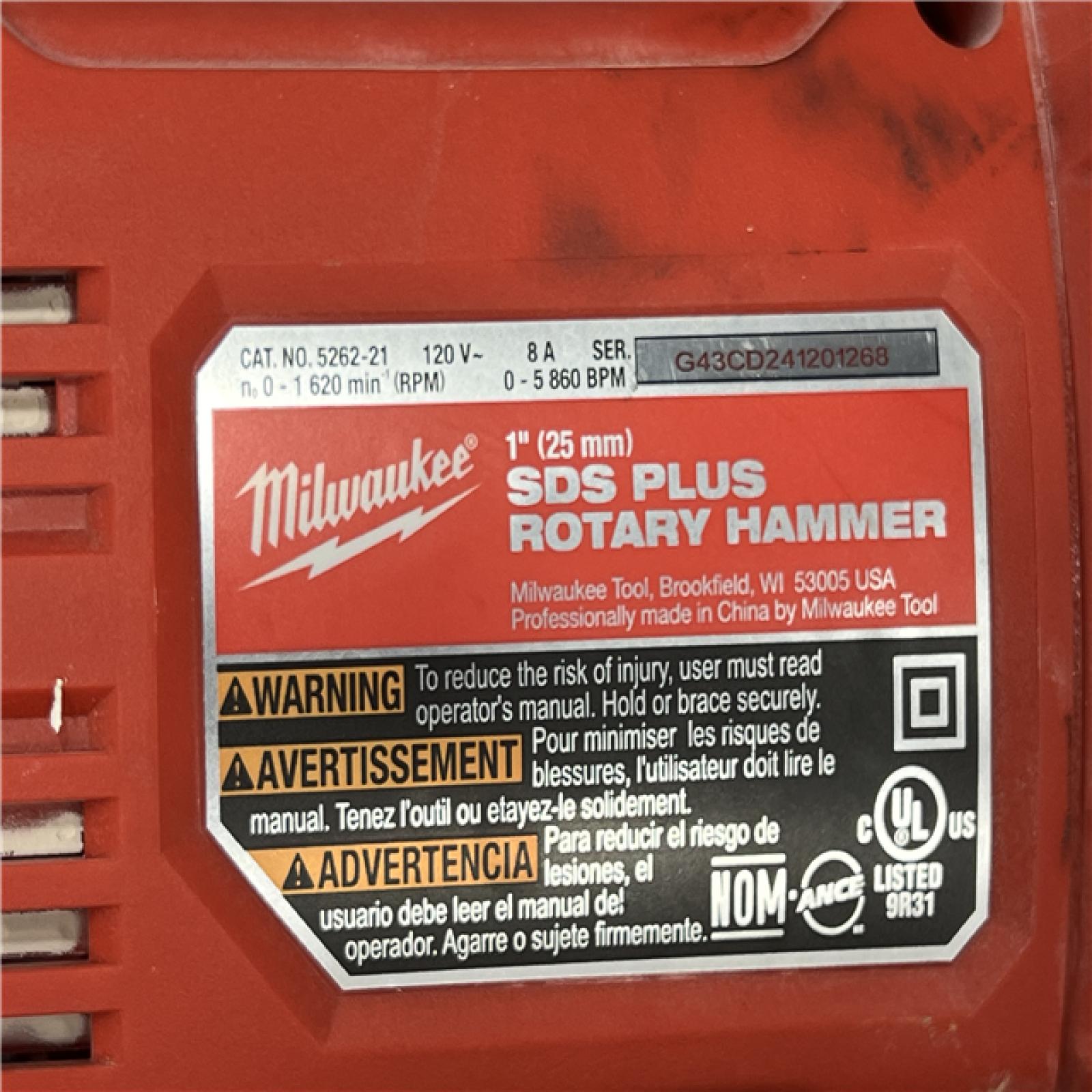 AS-IS Milwaukee 1 in. SDS Plus D-Handle Rotary Handle w/ Case