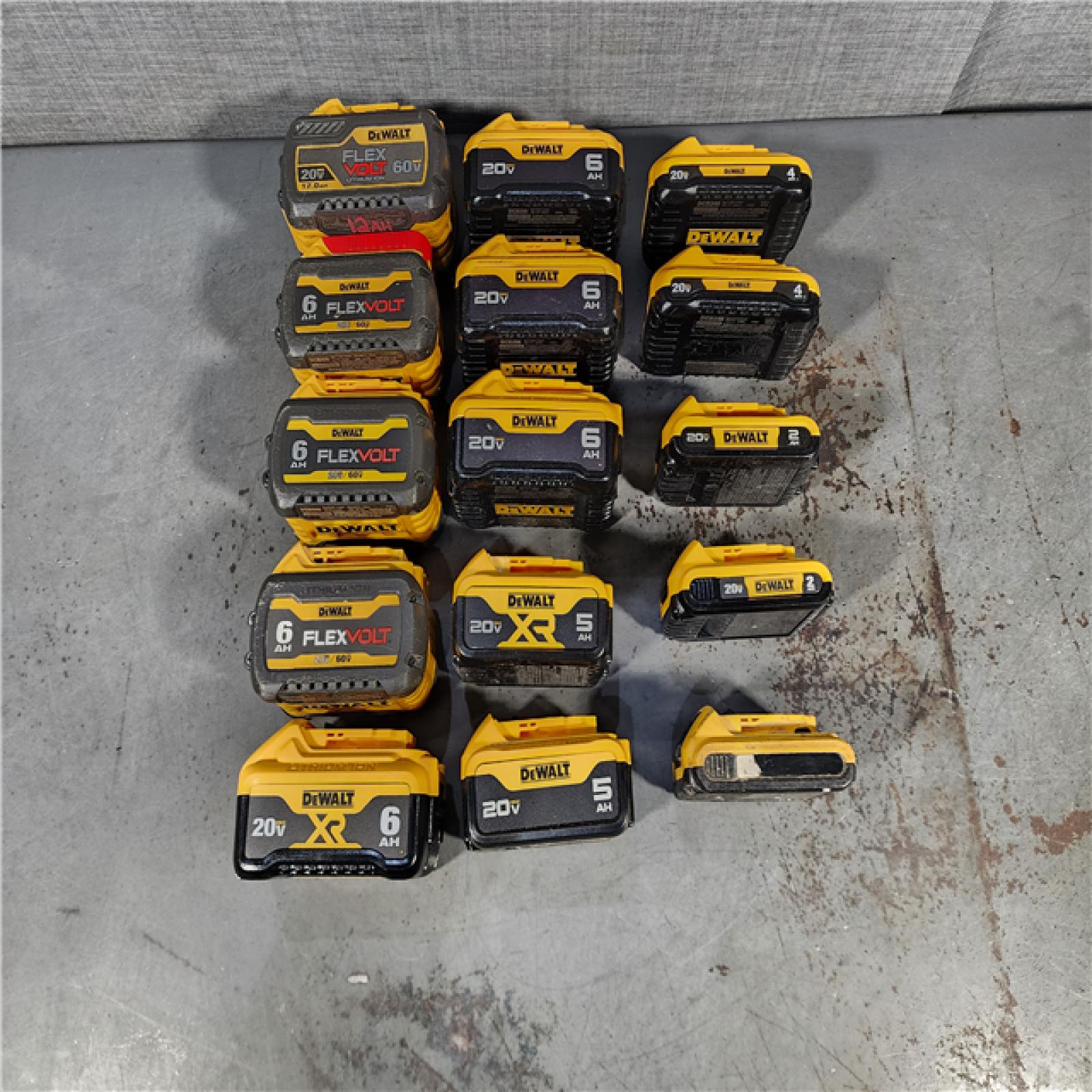 HOUSTON LOCATION - AS-IS DEWALT BATTERY PACK QTY - 15