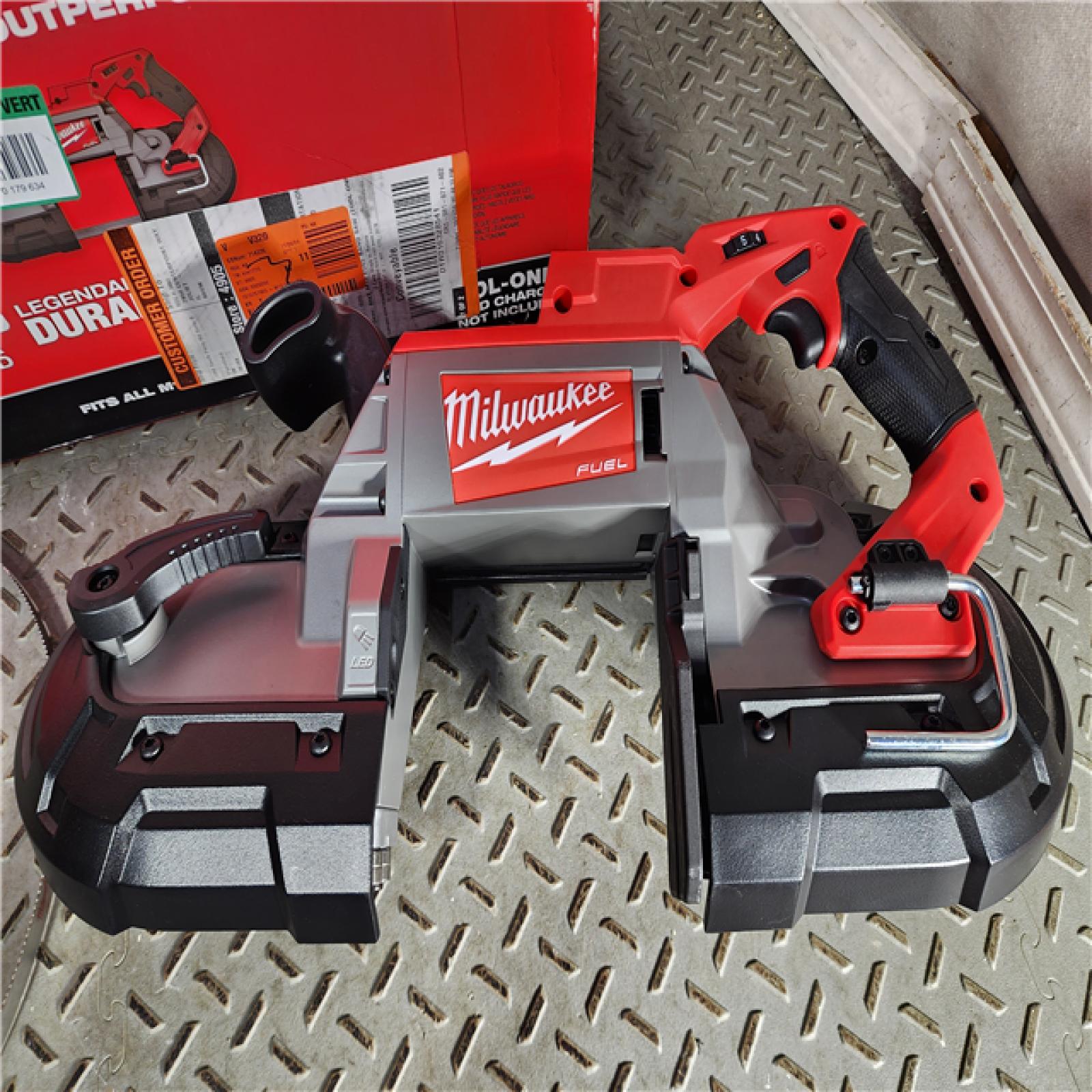 HOUSTON LOCATION - AS-IS (APPEARS LIKE NEW) Milwaukee 2729-20 - M18 Fuel 18V Cordless Brushless Band Saw Bare Tool