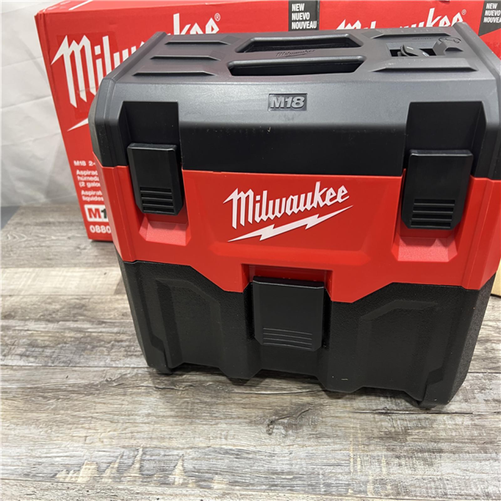 AS-IS Milwaukee M18 Vacuum 2Gal 6  Hose Access Bare Tool