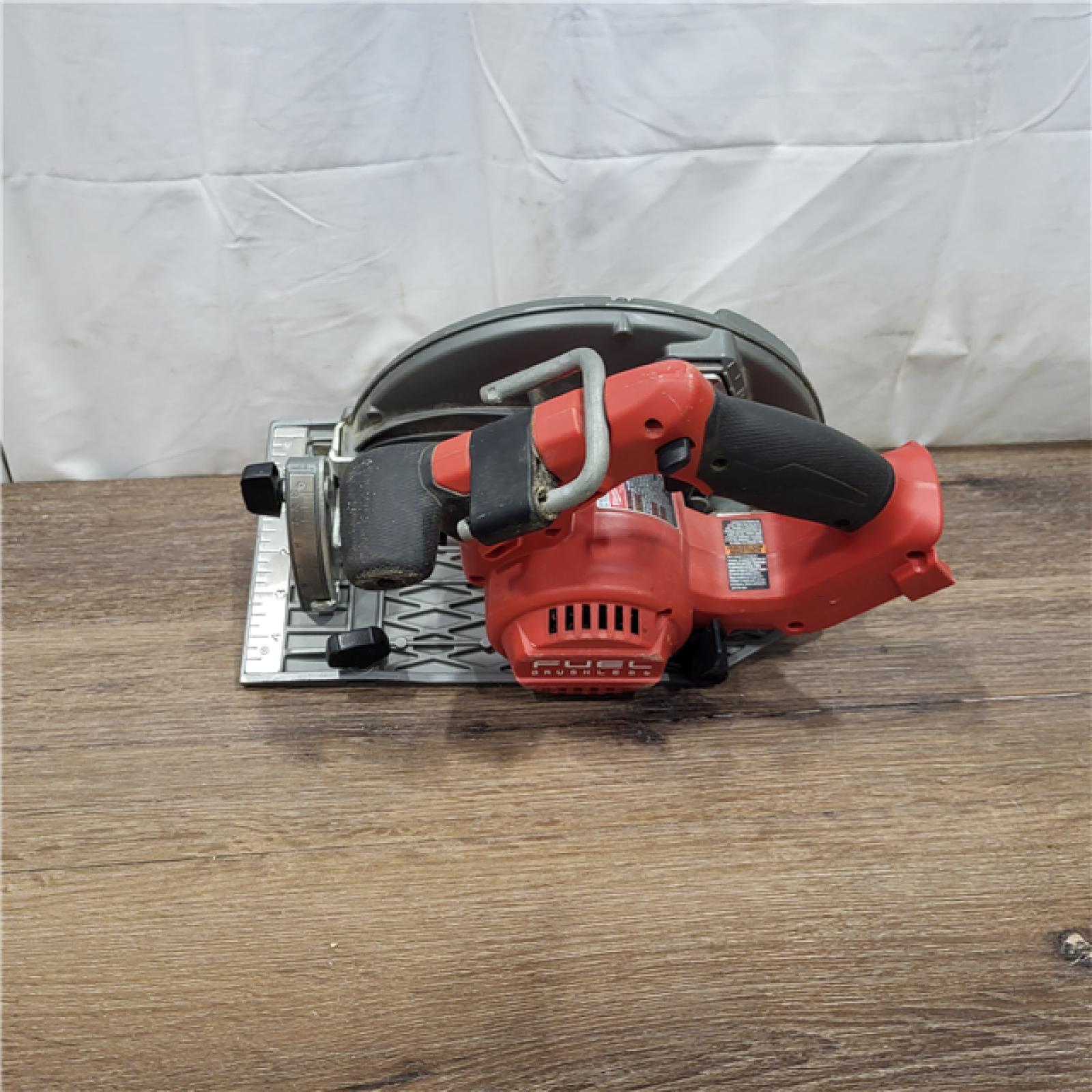 AS-IS Milwaukee M18 FUEL 18V Lithium-Ion Brushless Cordless 7-1/4 in. Circular Saw (Tool-Only)