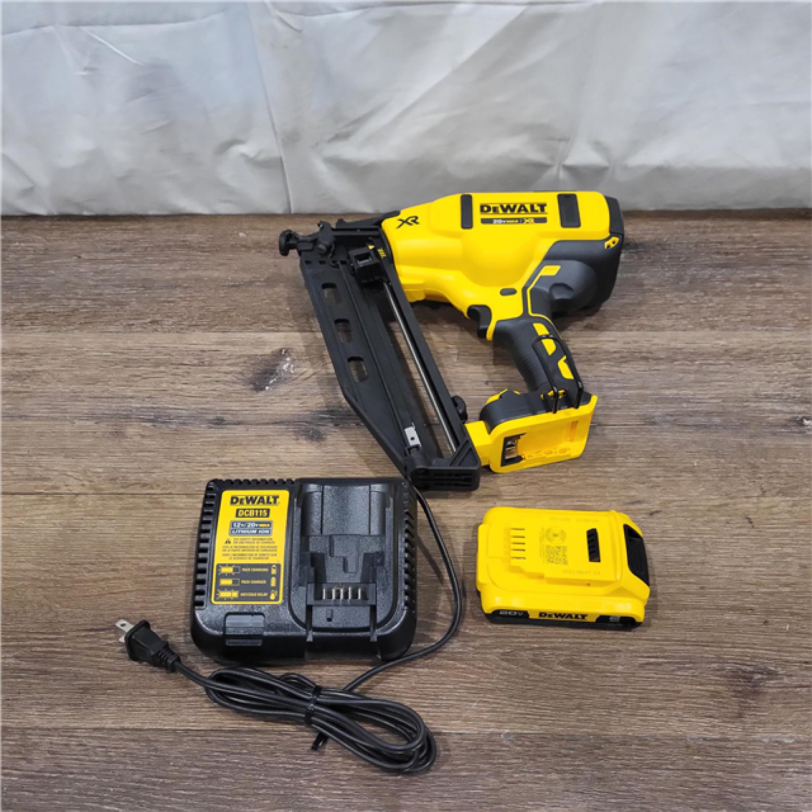 NEW! DeWalt DCN660D1 20V 16 Gauge Cordless Angled Finish Nailer Kit W/ 2Ah Battery