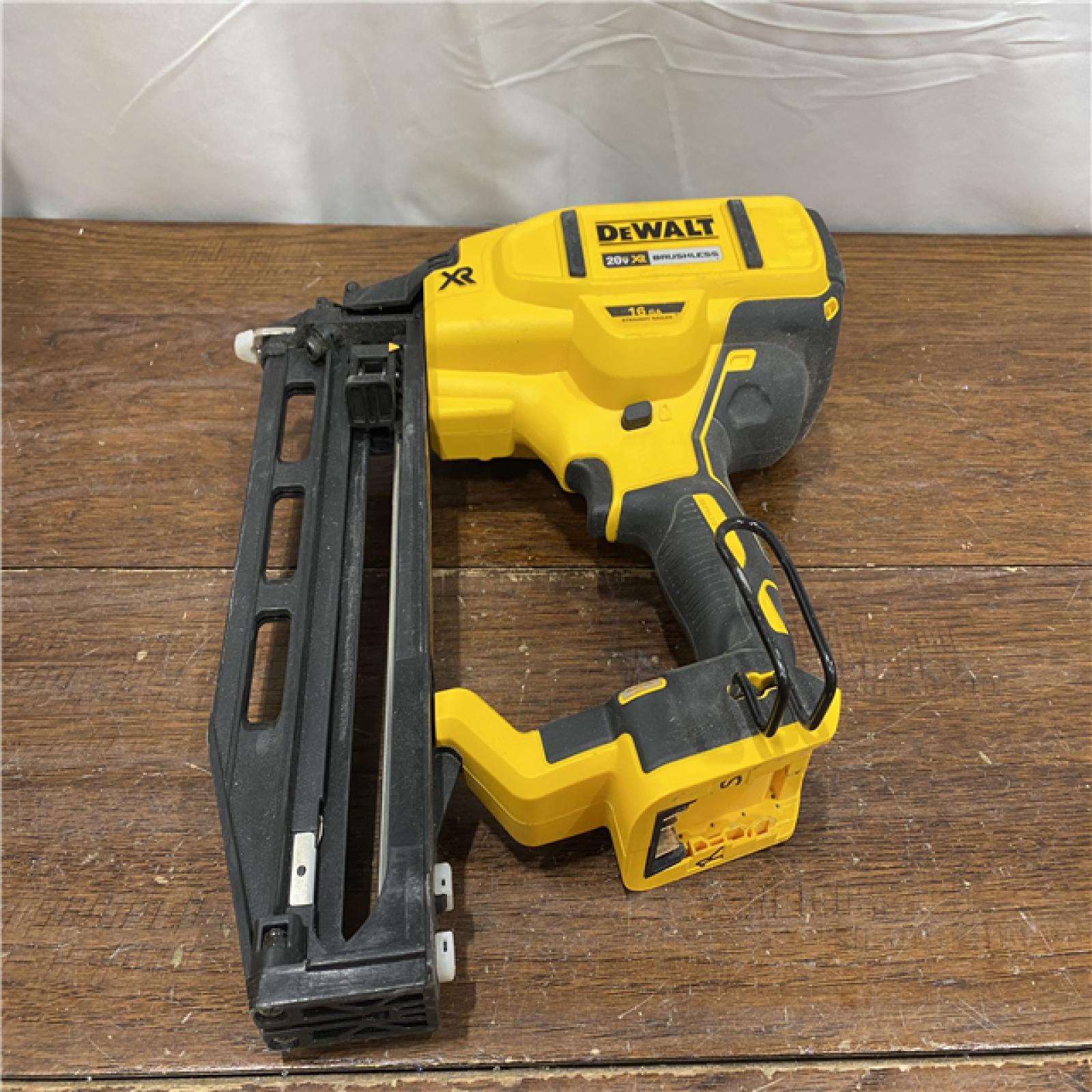 AS-IS20V MAX XR 16-Gauge Lithium-Ion Cordless Finish Nailer (Tool Only)