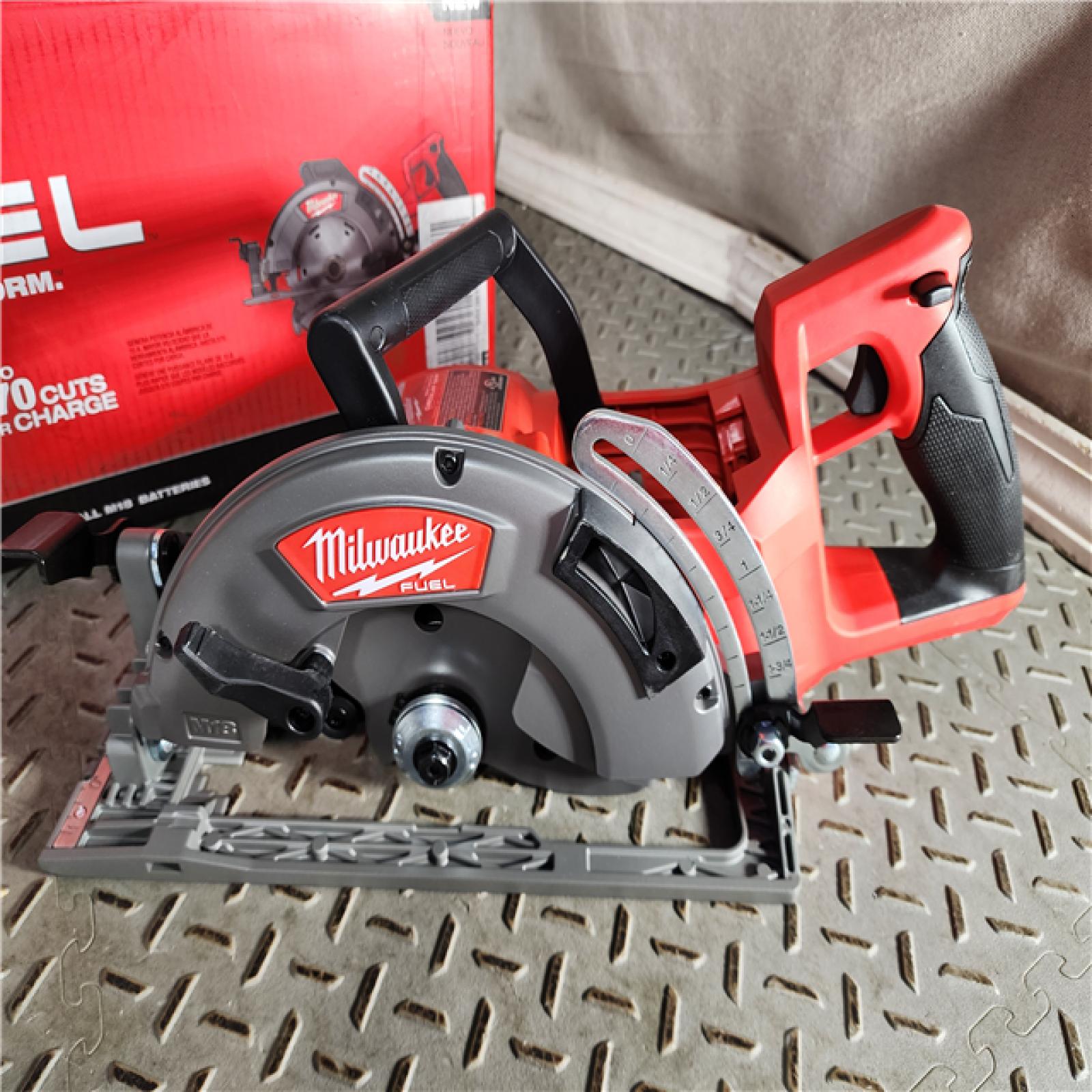 HOUSTON LOCATION - AS-IS (APPEARS LIKE NEW) Milwaukee 2830-20 Rear Handle Circular Saw M18 FUEL 7-1/4  Cordless Brushless (Tool Only)