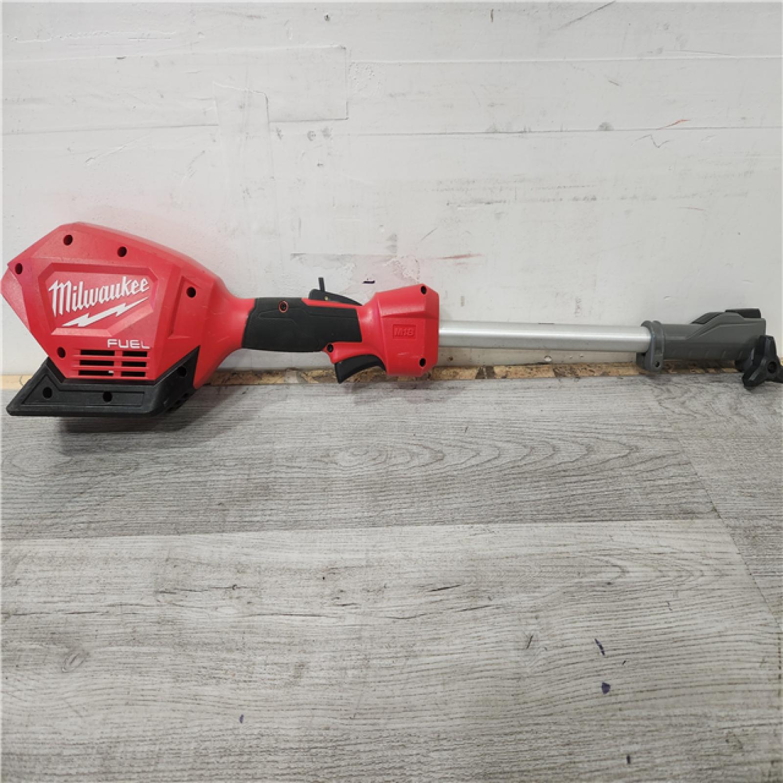 Phoenix Location Milwaukee M18 FUEL 18V Lithium-Ion Brushless Cordless String Trimmer with QUIK-LOK Attachment Capability and 8.0 Ah Battery