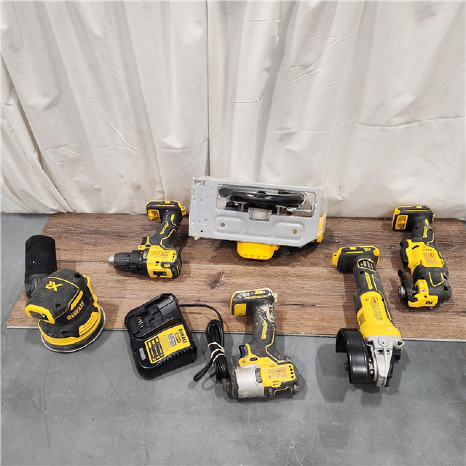 AS IS Dewalt 20-Volt MAX ToughSystem Lithium-Ion 6-Tool Cordless Combo Kit