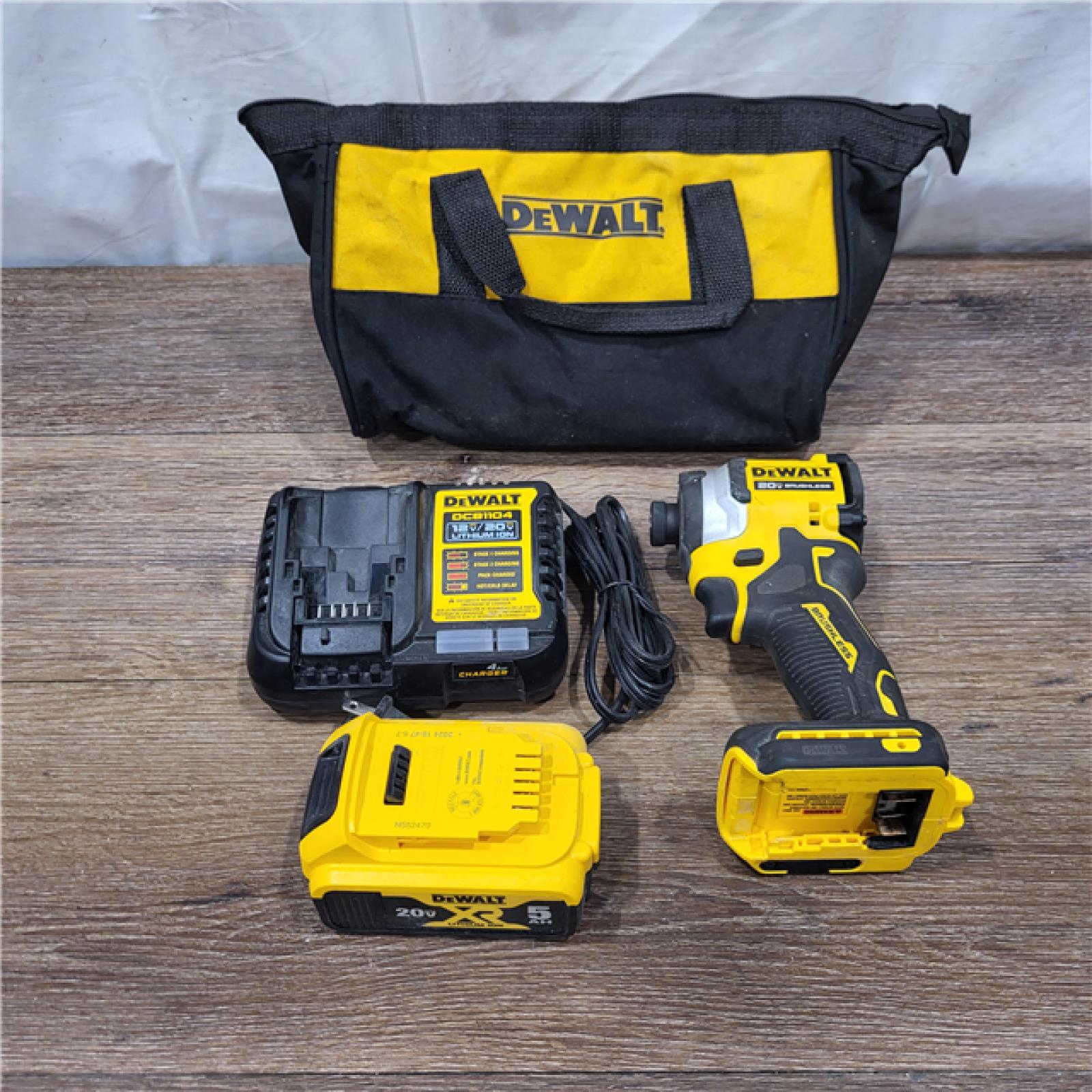 AS-IS DeWALT Flexvolt Max 7-1/4  60V Brushless Circular Saw DCS578B (Bare Tool)