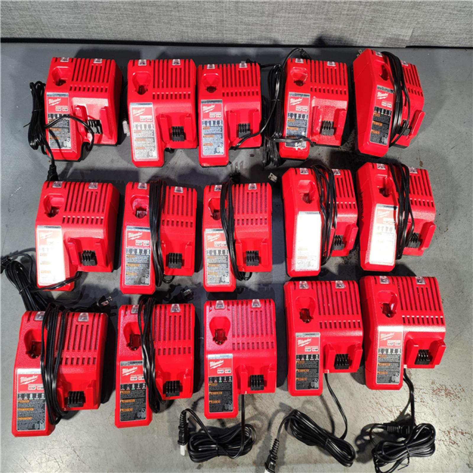 HOUSTON LOCATION - AS-IS MILWAUKEE BATTERY CHARGER PACK QTY - 15