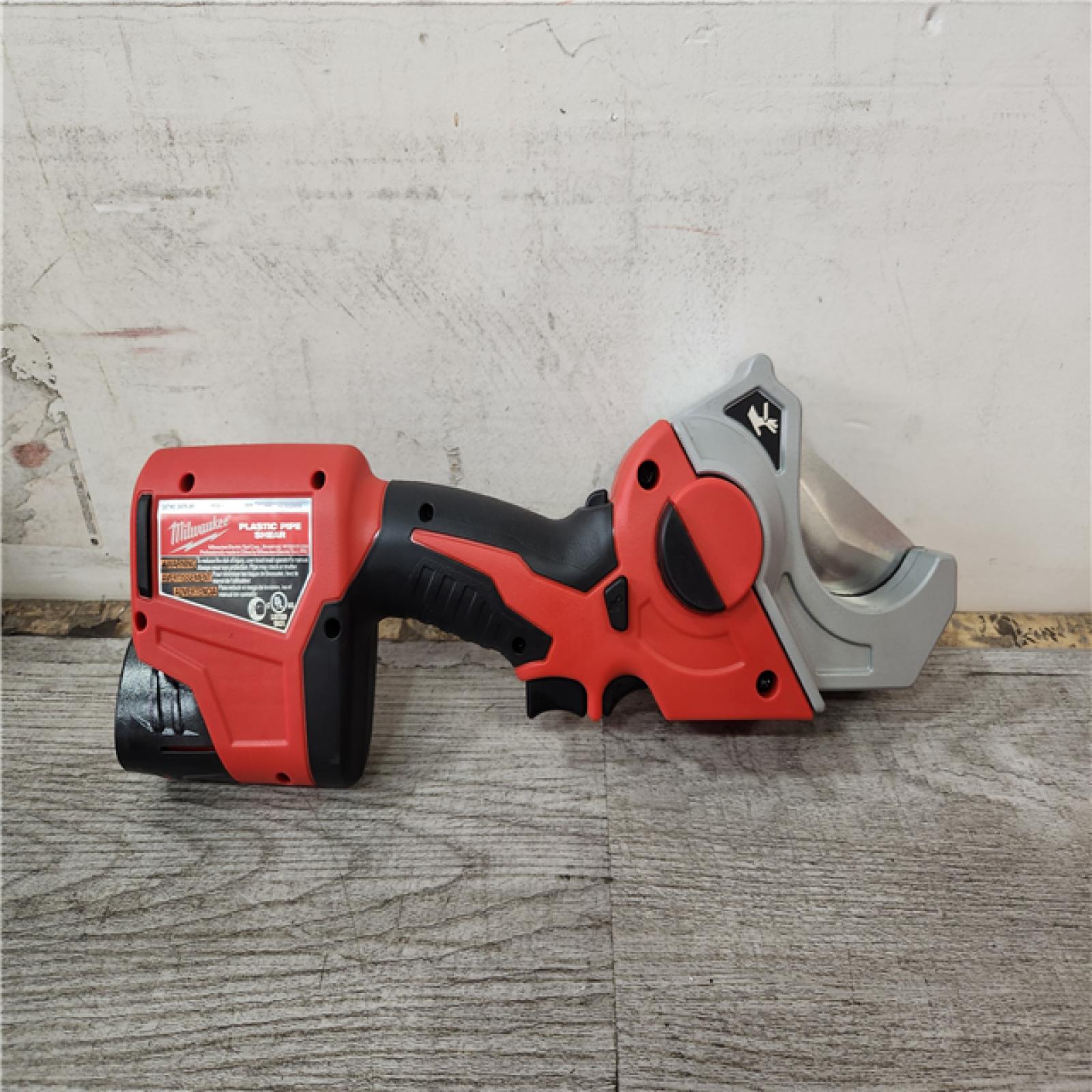 Phoenix Location NEW Milwaukee M12 12V Lithium-Ion Cordless PVC Shear Kit with One 1.5 Ah Battery, Charger and Hard Case