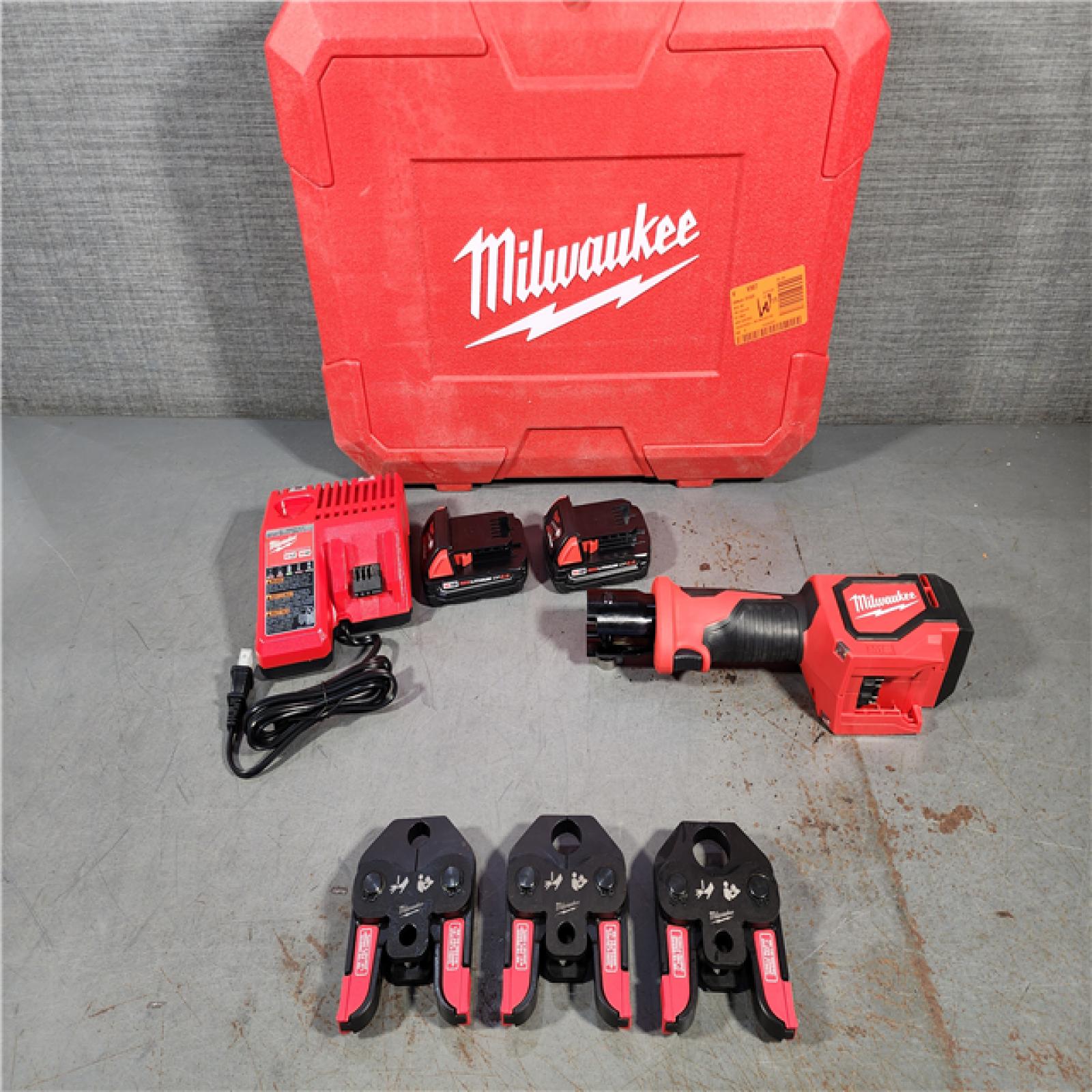 HOUSTON LOCATION - AS-IS (APPEARS LIKE NEW) M18 18V Lithium-Ion Cordless Short Throw Press Tool Kit with 3 PEX Crimp Jaws (2) 2.0 Ah Batteries and Charger