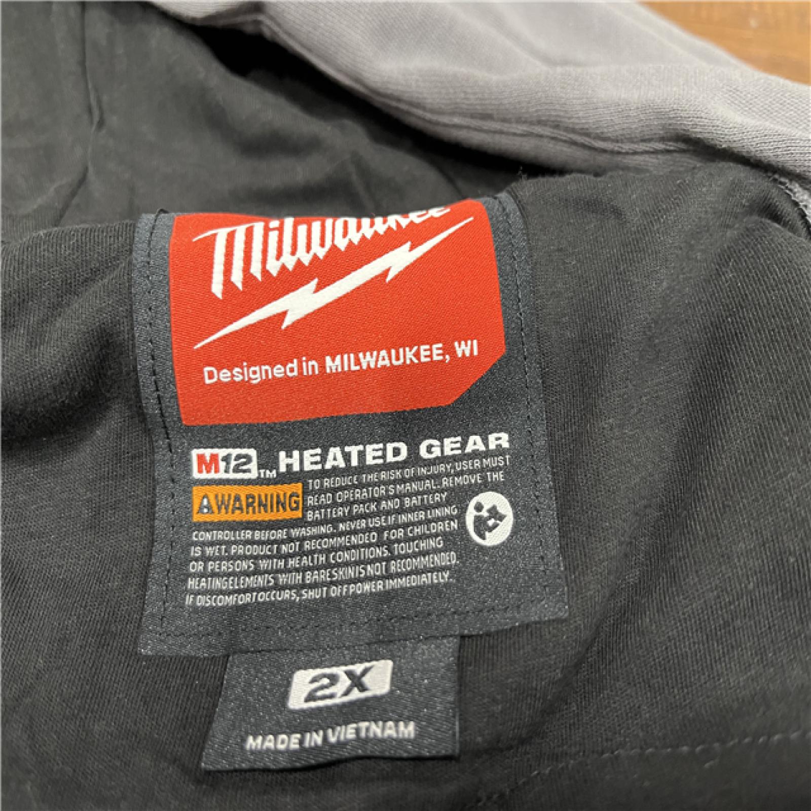 AS-ISMilwaukee M12 Lithium-Ion Cordless Gray Heated Jacket Hoodie Kit (2X-Large)