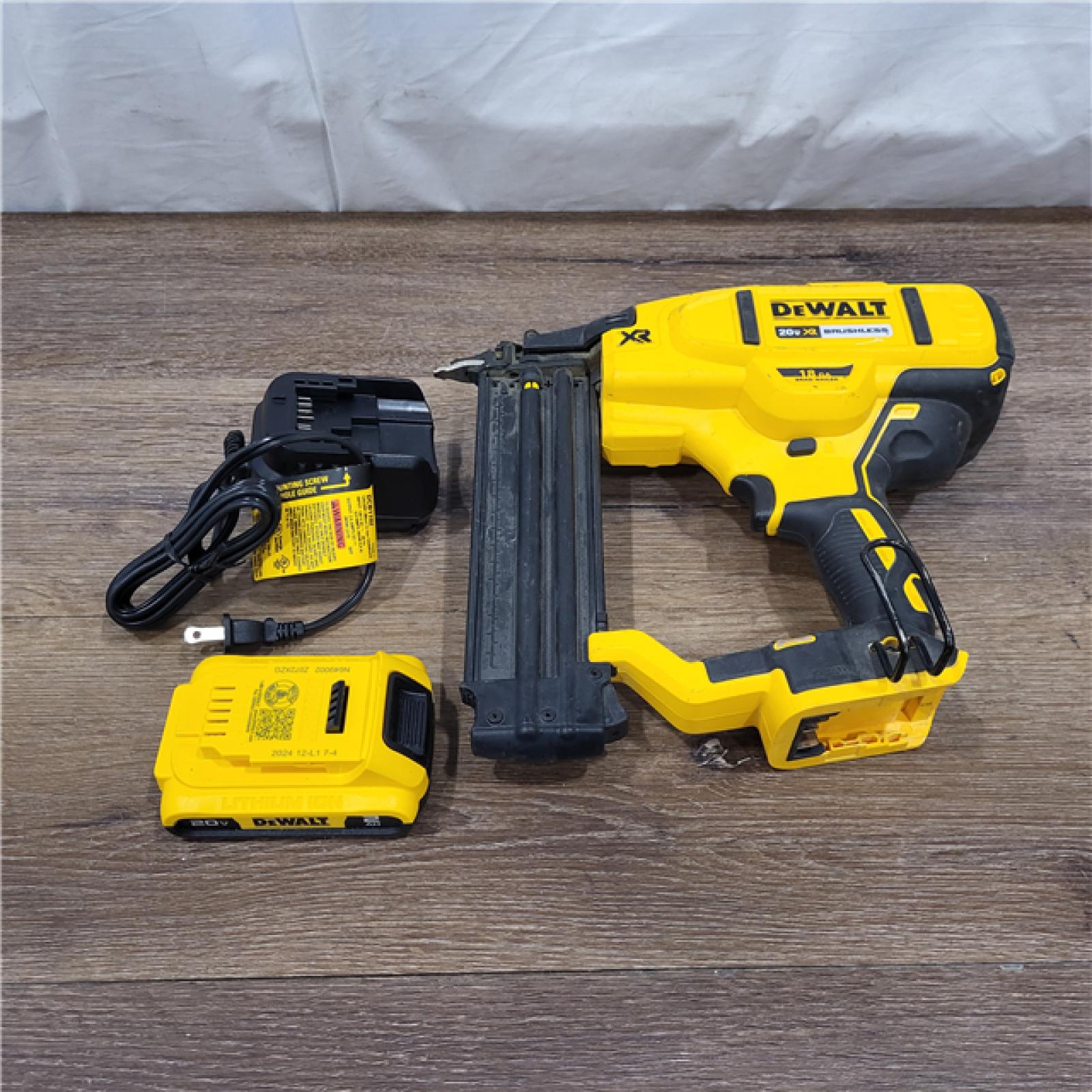 AS-IS DEWALT 20V MAX XR 18 Gauge Brad Nailer Kit