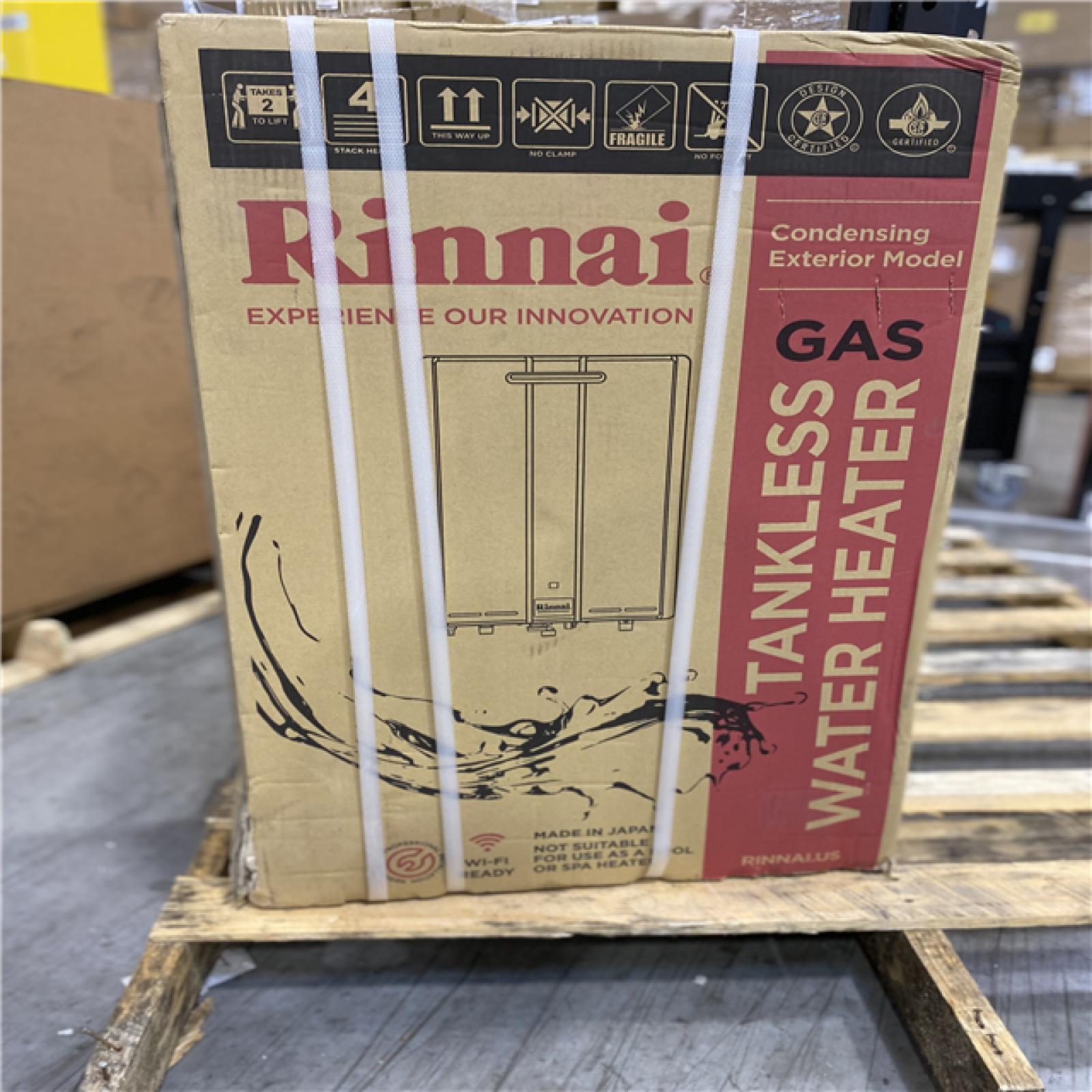 DALLAS LOCATION - Rinnai Super High Efficiency Plus 11 GPM Residential 199,000 BTU Exterior Natural Gas Tankless Water Heater