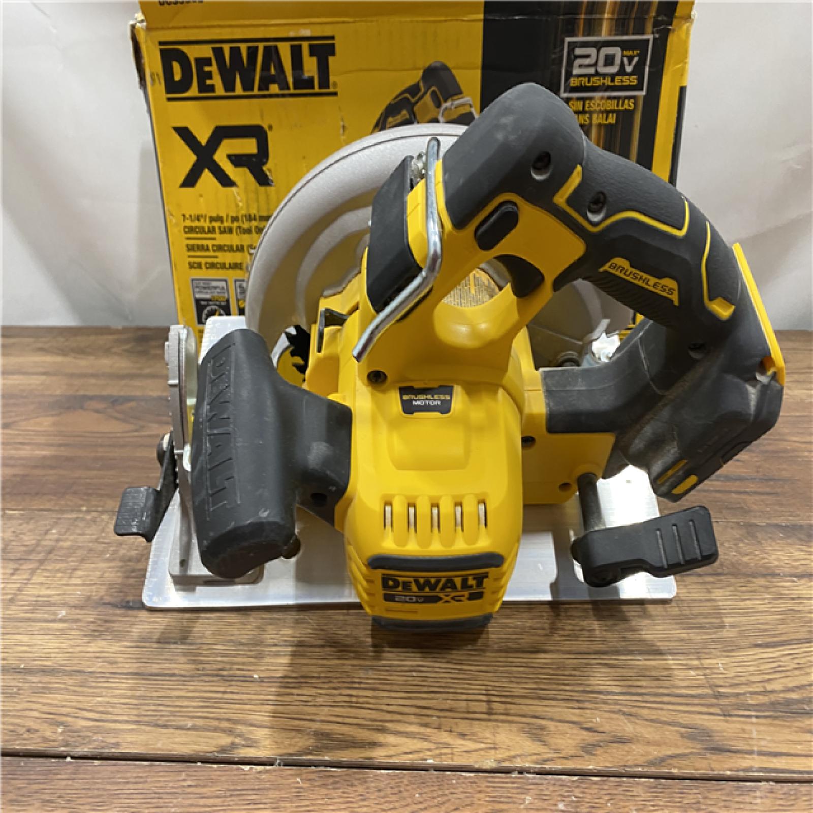 AS IS DEWALT 20-Volt MAX 7-1/4 in. Cordless Circular Saw (Tool Only)