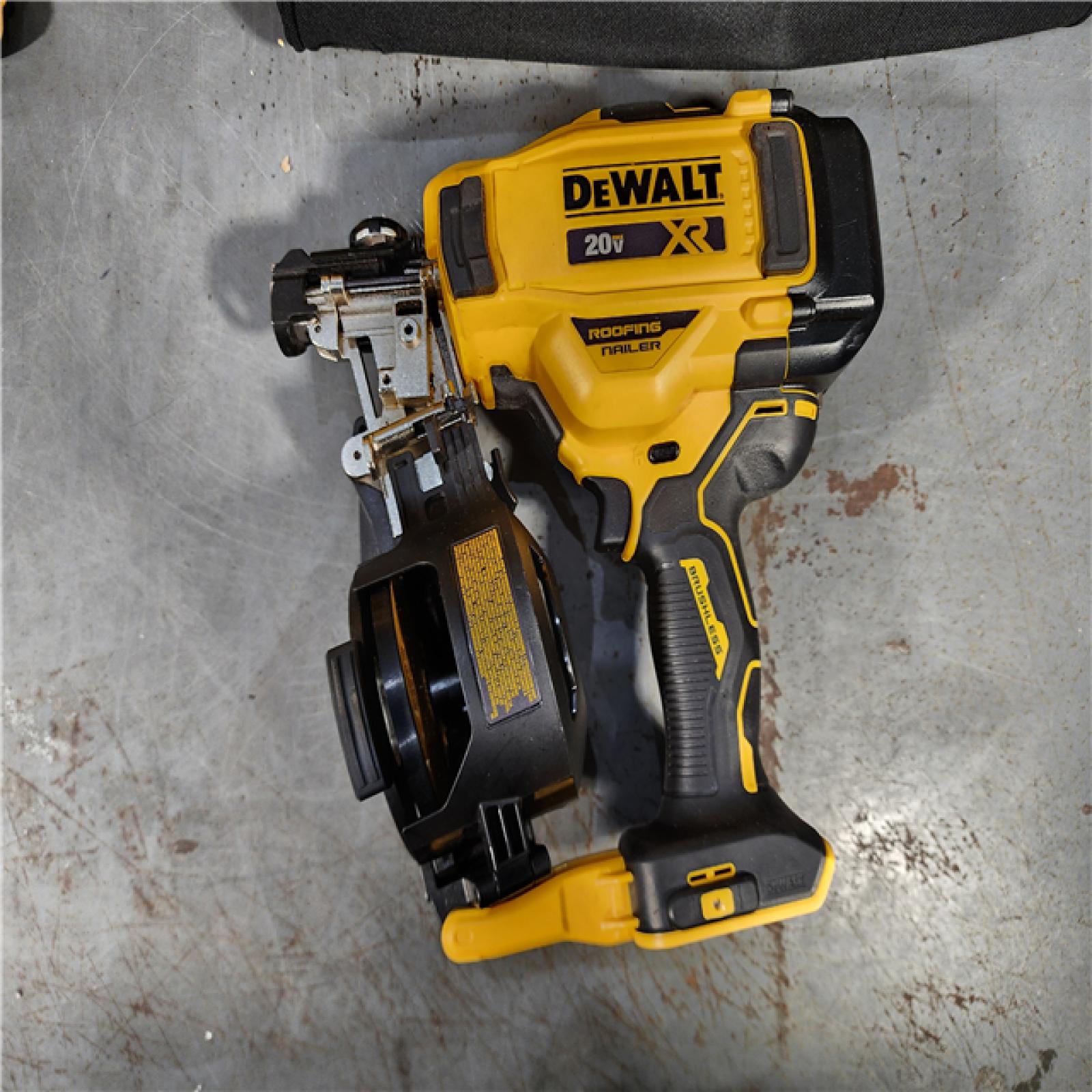 HOUSTON LOCATION - AS-IS DEWALT 2007898 Roofing Nailer Cordless